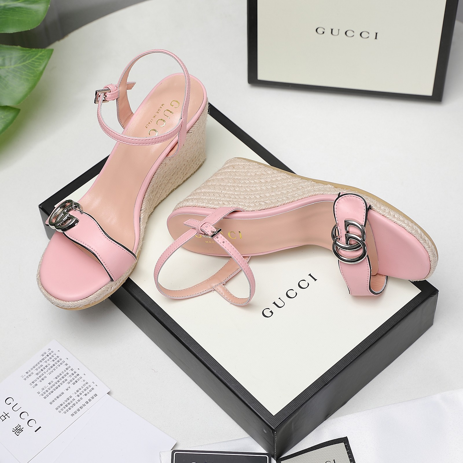 . Versión de gama alta 2021 Gucci Gucci nuevo talón inclinado sandalias de plataforma de agua Este p