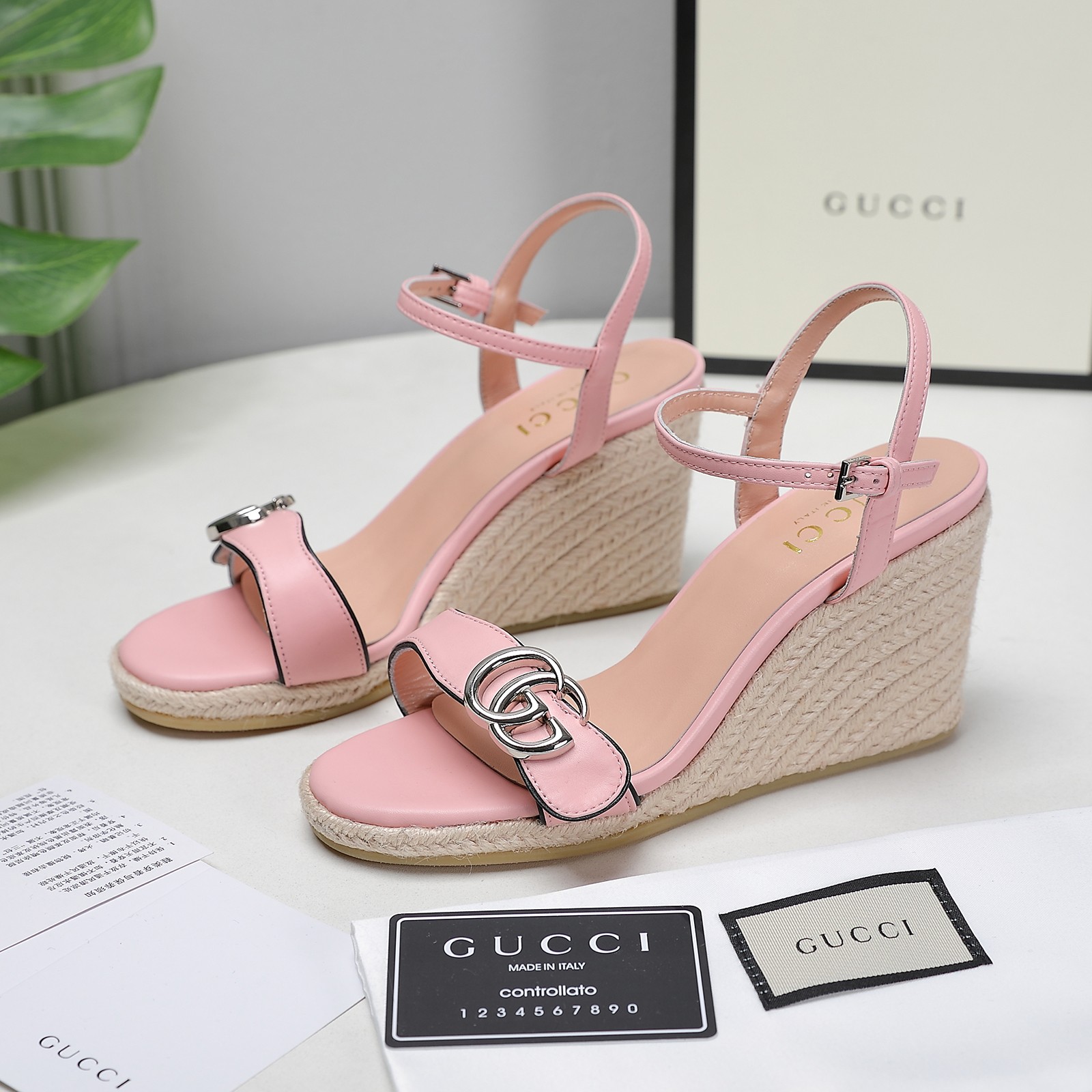 . Versión de gama alta 2021 Gucci Gucci nuevo talón inclinado sandalias de plataforma de agua Este p