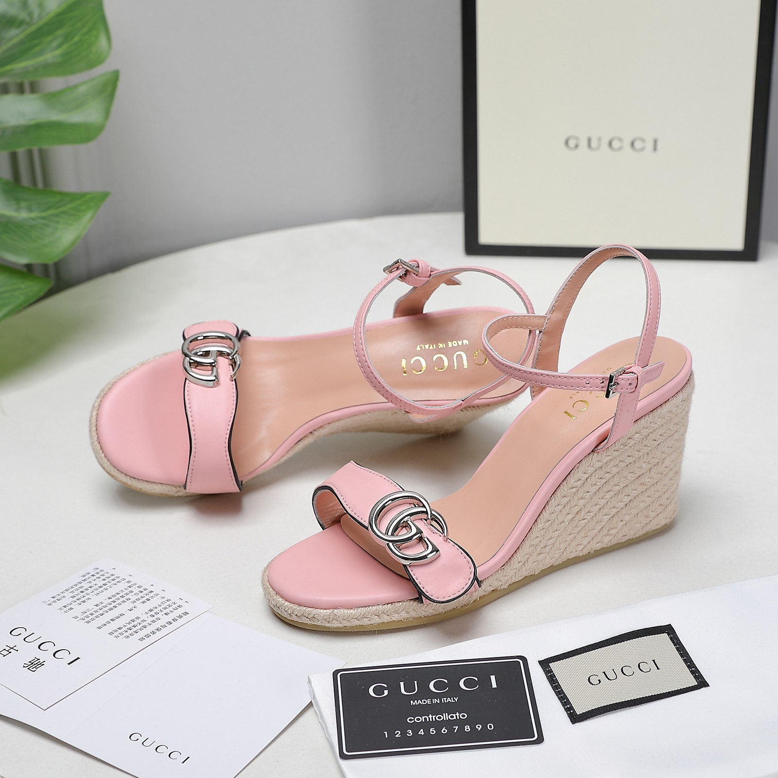 . Versión de gama alta 2021 Gucci Gucci nuevo talón inclinado sandalias de plataforma de agua Este p