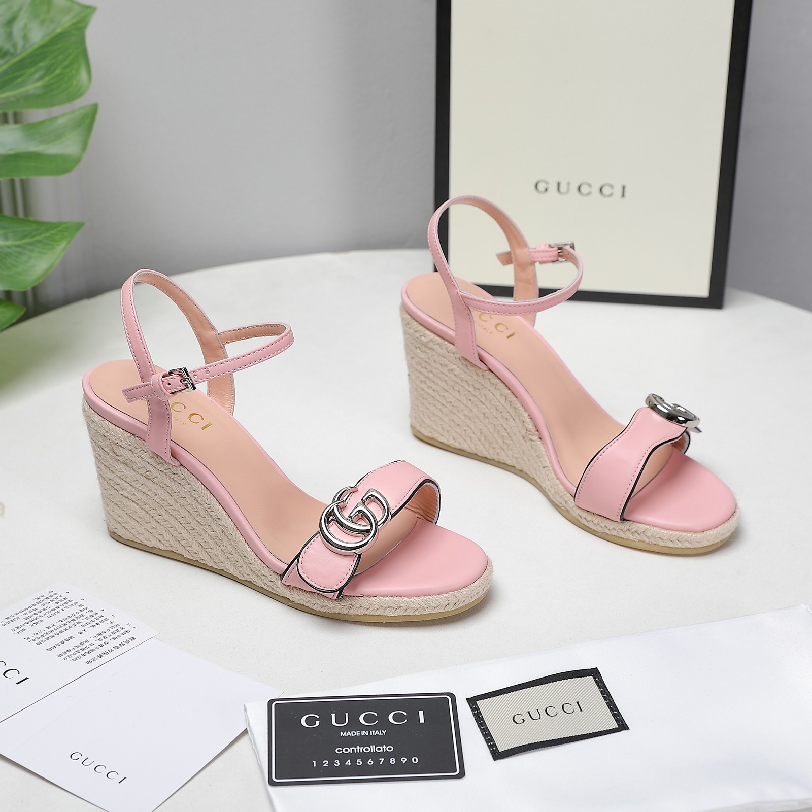 . Versión de gama alta 2021 Gucci Gucci nuevo talón inclinado sandalias de plataforma de agua Este p