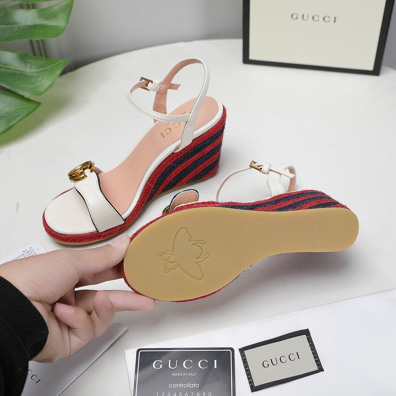 Versión de gama alta 2021Gucci Gucci nuevo talón inclinado sandalias de plataforma de agua Este par 
