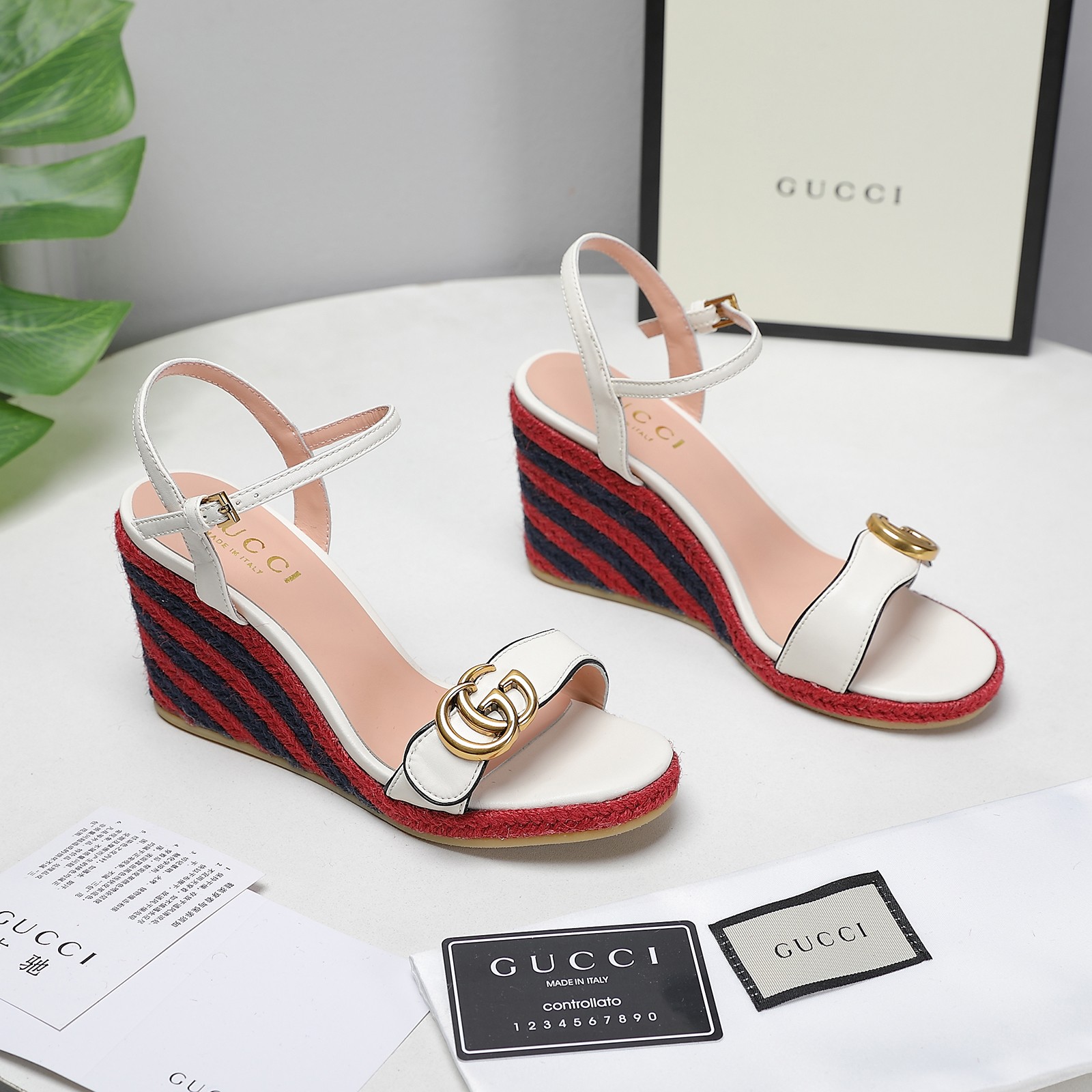 Versión de gama alta 2021Gucci Gucci nuevo talón inclinado sandalias de plataforma de agua Este par 