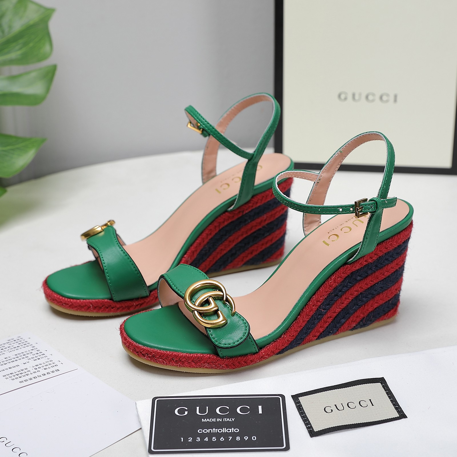 . Versión de gama alta 2021 Gucci Gucci nuevo talón inclinado sandalias de plataforma de agua Este p