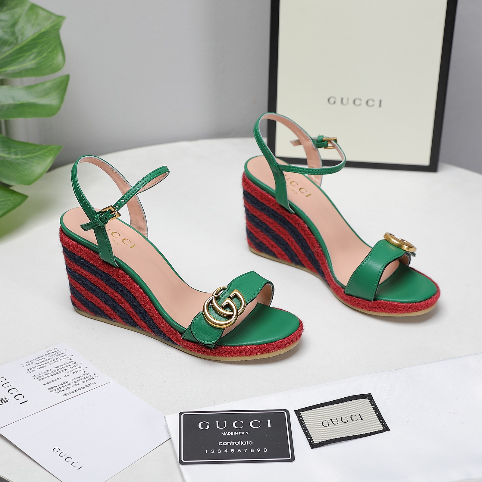 . Versión de gama alta 2021 Gucci Gucci nuevo talón inclinado sandalias de plataforma de agua Este p