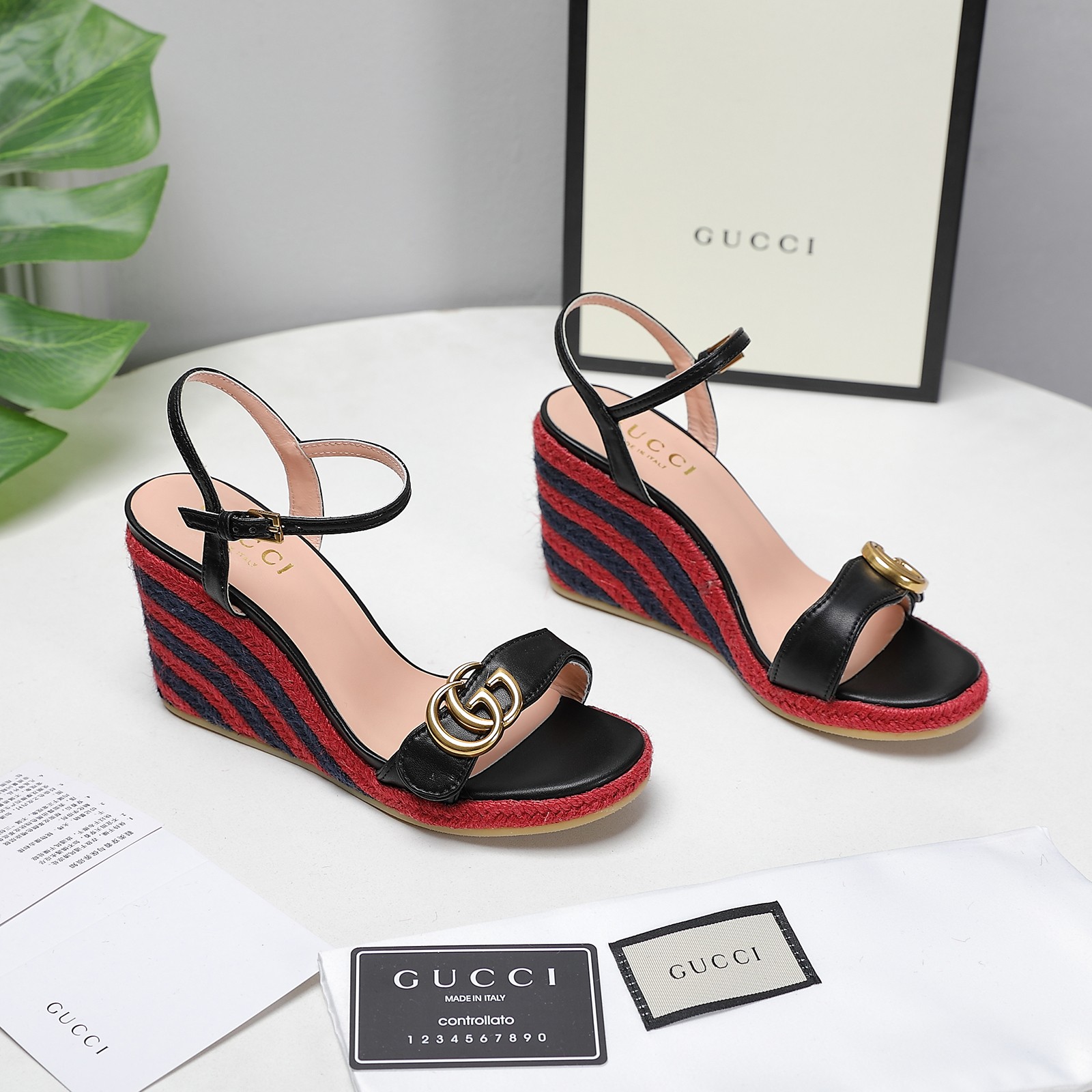 Versión de gama alta 2021Gucci Gucci nuevo talón inclinado sandalias de plataforma de agua Este par 