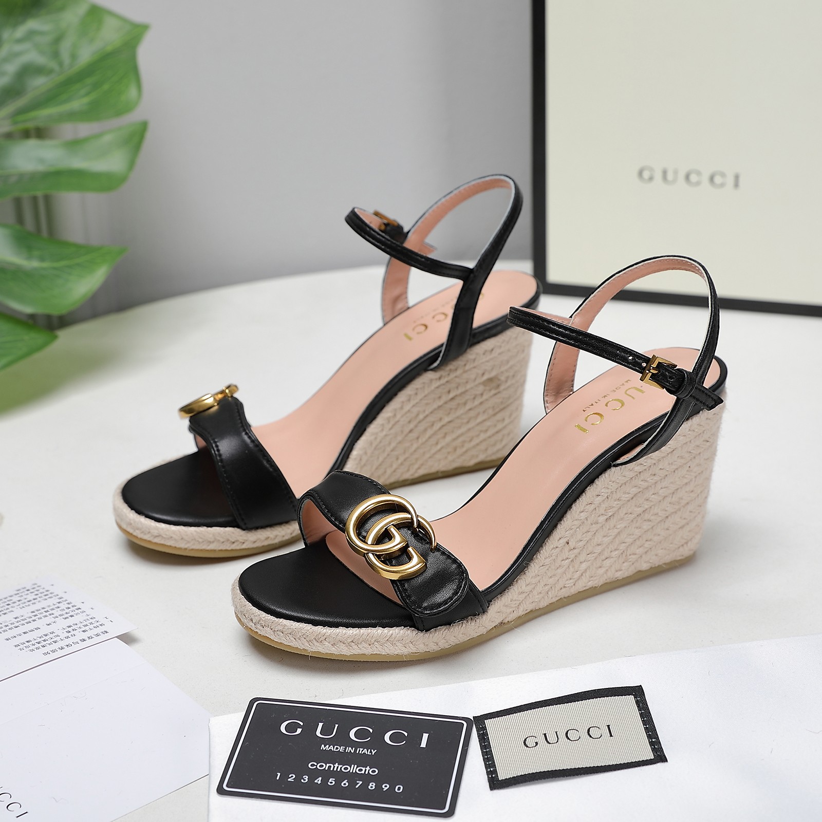 . Versión de gama alta 2021 Gucci Gucci nuevo talón inclinado sandalias de plataforma de agua Este p