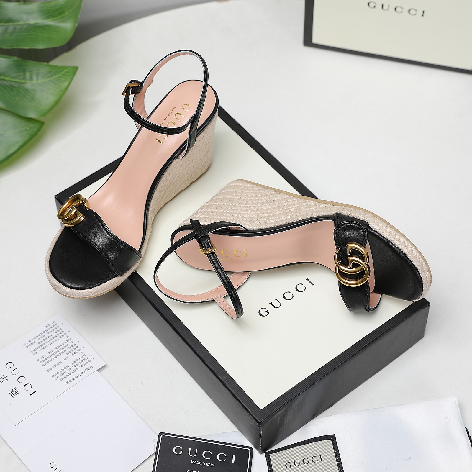 . Versión de gama alta 2021 Gucci Gucci nuevo talón inclinado sandalias de plataforma de agua Este p
