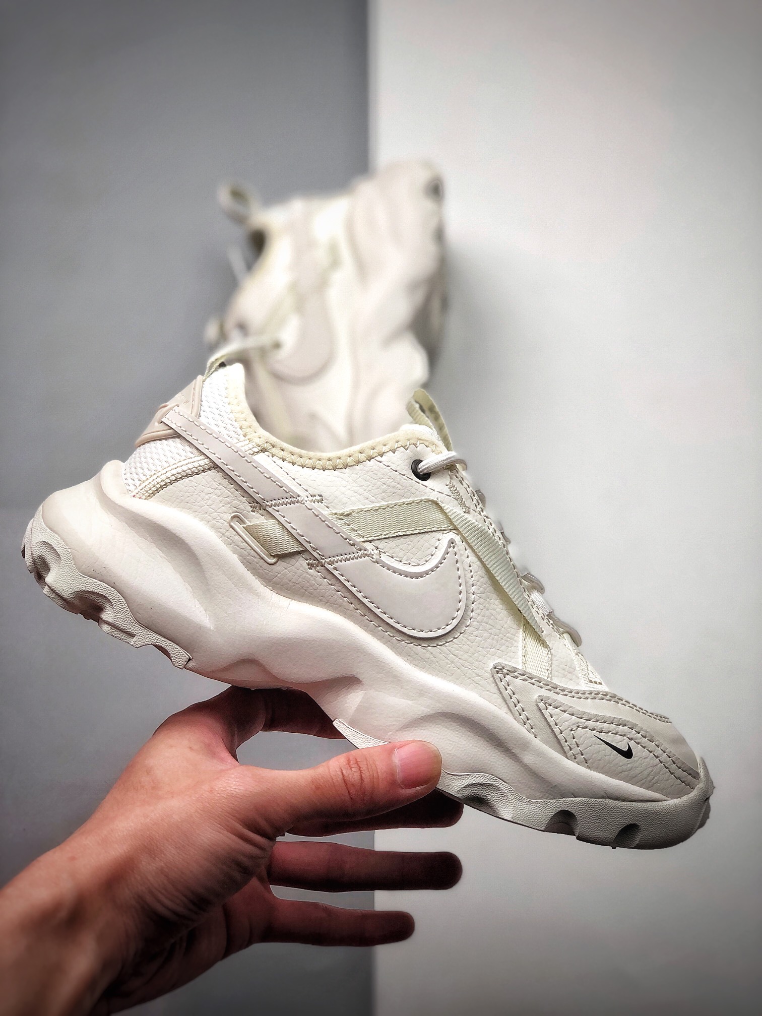 220  Nike TC 7900 21年春季新款 运动休闲厚底老爹鞋  DD9682-100