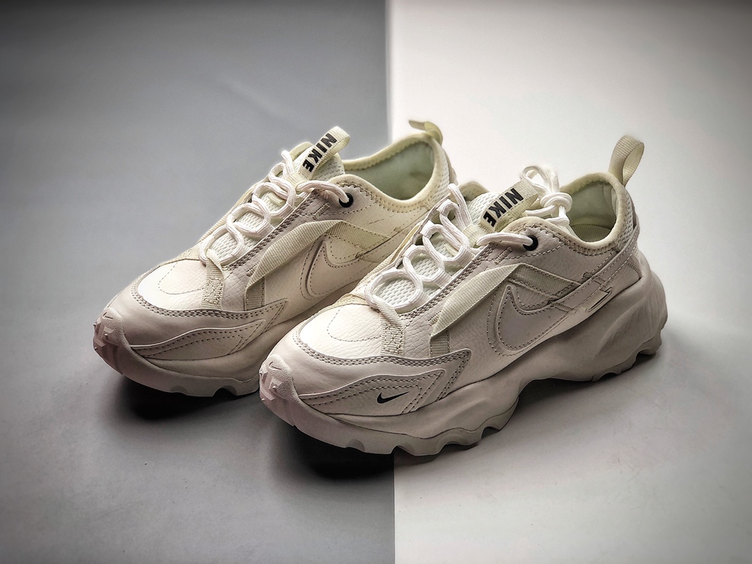 220  Nike TC 7900 21年春季新款 运动休闲厚底老爹鞋  DD9682-100