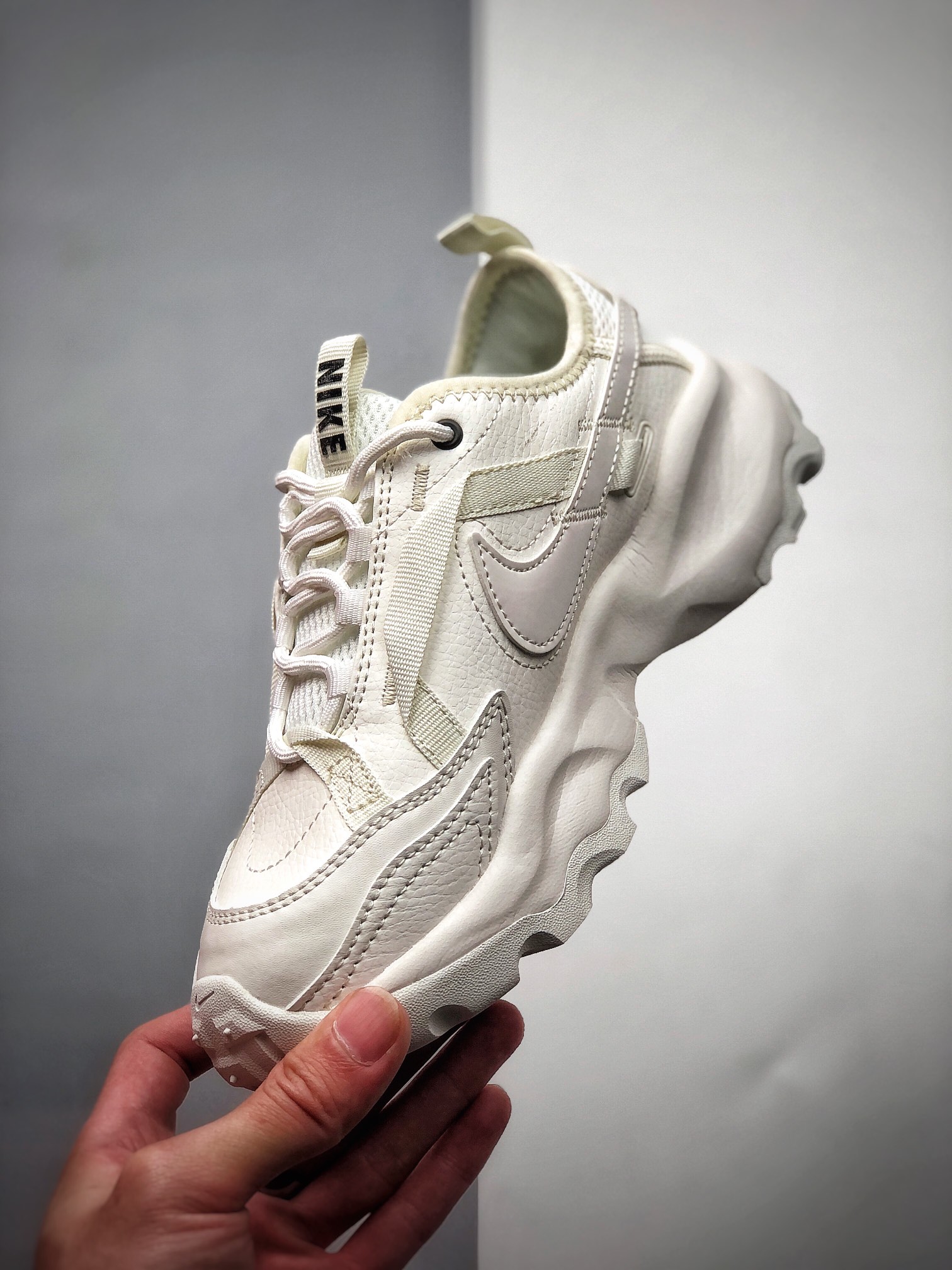 220  Nike TC 7900 21年春季新款 运动休闲厚底老爹鞋  DD9682-100