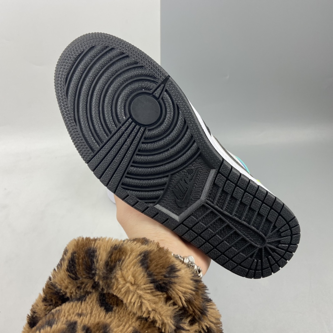 240 Air Jordan 1 Mid AJ1 乔1 中帮百搭休闲运动板鞋 554725-175