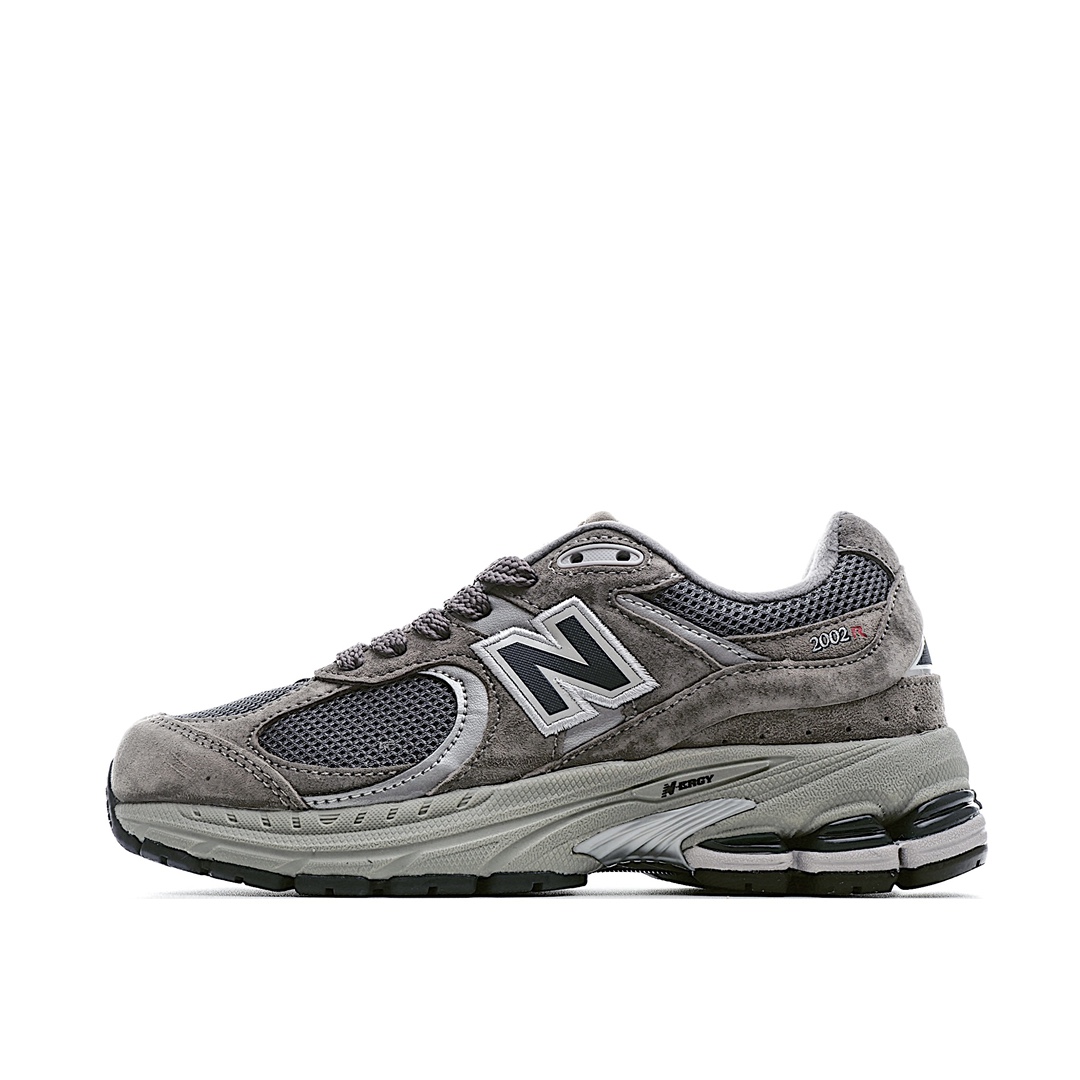 G5 New Balance WL 2002 复古休闲跑步鞋 ML 2002RC最新出的 2002R系列，鞋款延续了经典科技，升级版N-ERGY缓震物料机能与材质 上脚太舒适了，鞋面的柔软麂皮搭配尼龙网布，特别透气而且还复古感，不管是搭配牛仔裤还工装裤都是百搭