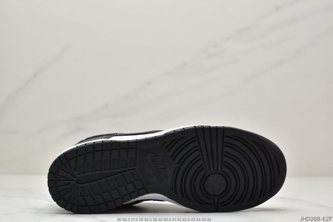 190 Nike Dunk Low“Black” “黑白熊猫”扣篮系列低帮休闲运动滑板板鞋，该鞋款在 Dunk Low 经典造型的基础上，采用黑色打造鞋身框架，辅以白色填充，黑白双色的经典搭配，呈现出更具街头感受的视觉效果。最后以白色中底搭配黑色外底，完善整双鞋的设计，这样的经典造型，称之为「熊猫」Dunk Low！女鞋 DD1503-101男鞋 DD1391-100 SIZE：36 36.5 37.5 38 38.5 39 40 40.5 41 42 42.5 43 44 44.5 45 46  ID：JHD268-EZF