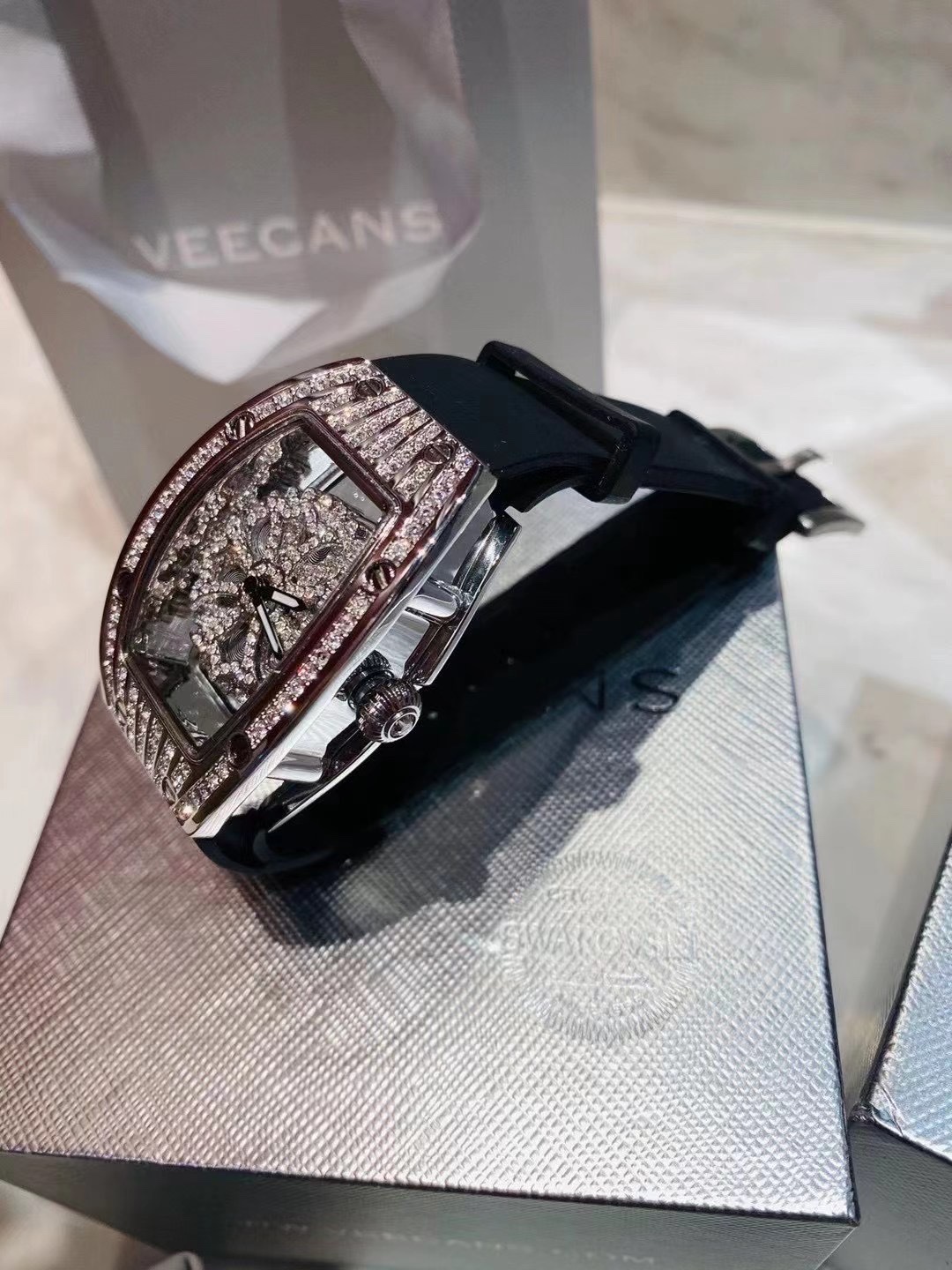 Unknown ⒶⓃ VEECANS 时来运转、转运手表blingbling在闪动、怎么拍都是怎么洋气