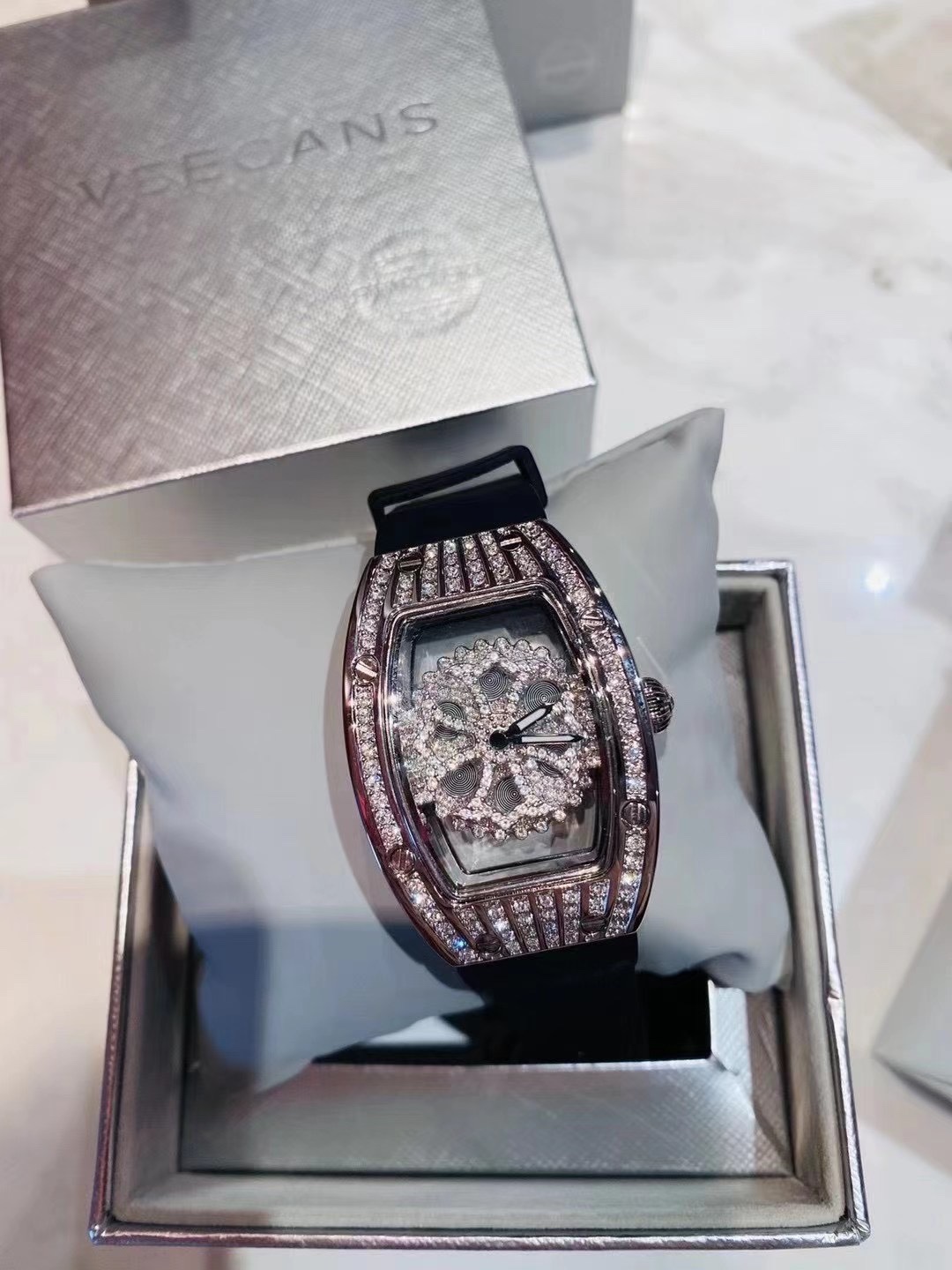 Unknown ⒶⓃ VEECANS 时来运转、转运手表blingbling在闪动、怎么拍都是怎么洋气