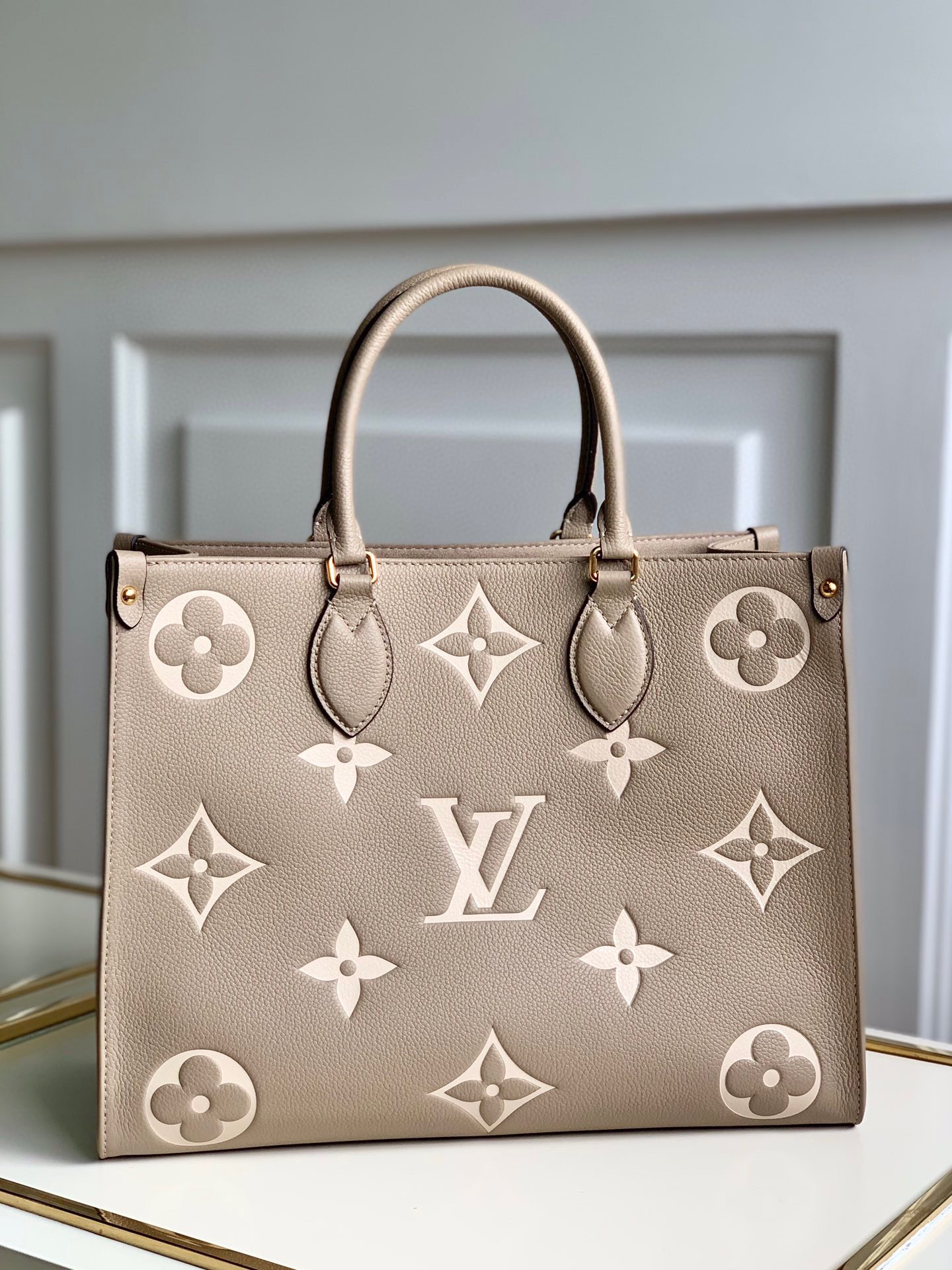 루이비통 M45494 온더고 토트백 미디엄 모노그램 Louis Vuitton Bag