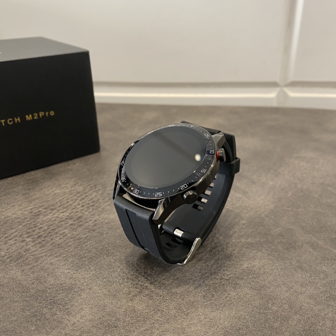 安福独家出货‼️ ln开发 GT2智能手表 本地批💰190 自带宇航员壁纸 多种表盘可切换! 合金金属外壳 全陶瓷蓝宝石屏幕 超高清显示 高容量纯钴电池 正常使用2天 待机4-5天! IP6防水级别 可佩戴游泳运动计时等 可打电话 检测心率 血压 心电 体温检测等 该有的功能基本都有 外观一比一某为GT2 表带可跟正品通用 可自由搭配更换表带 退换条件: 手表外观不磨损 屏幕保护膜不撕可退换! 三个月有任何质量问题可保修!