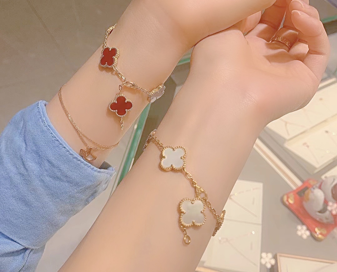 Van Cleef & Arpels Vintage Alhambra 5-Motif Bracelet - Comprehensive 2