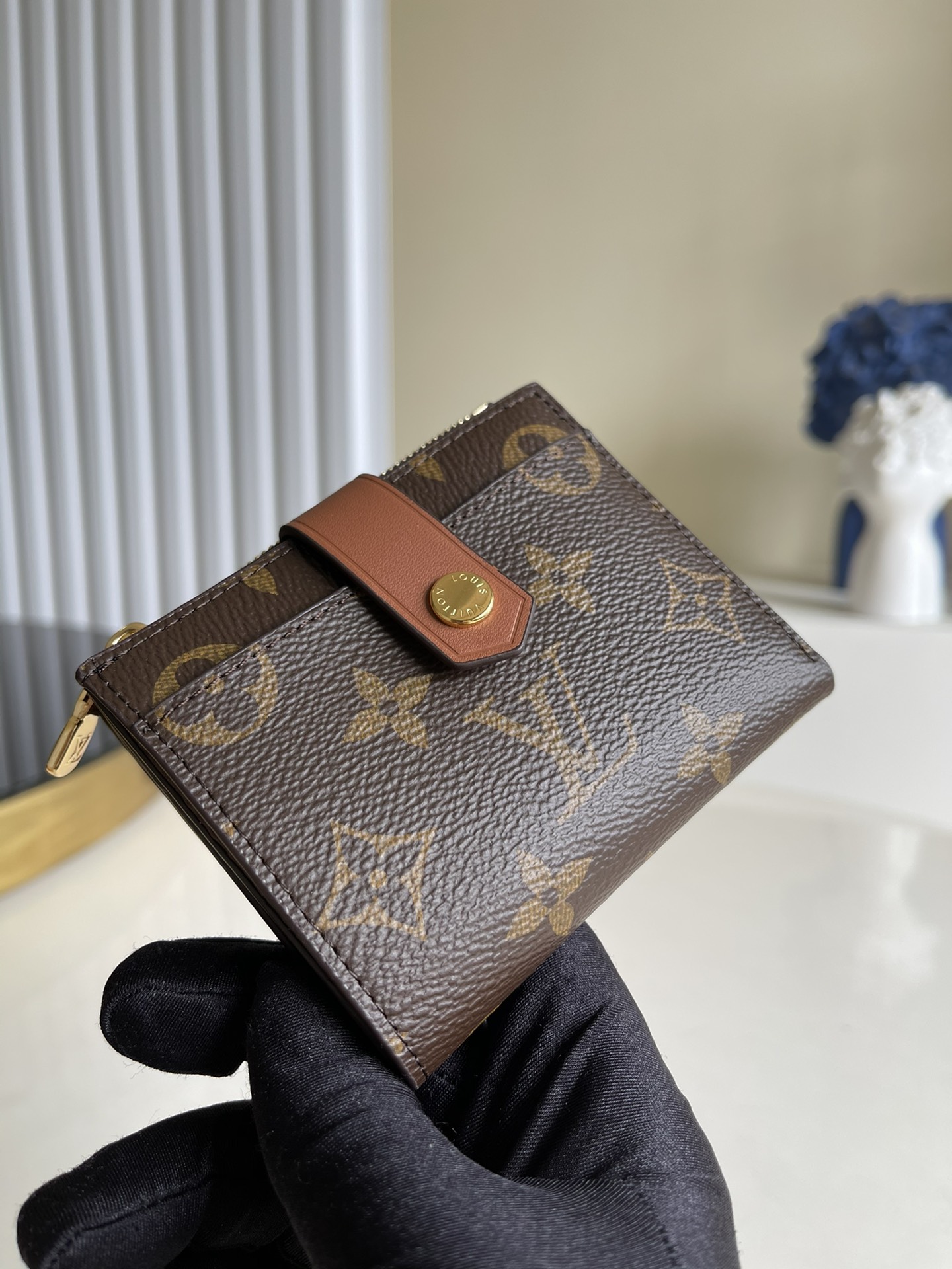 NO:396750,【Exclusive real photo M60451】Old-life Victorinem This wallet is made of soft Monogram canvas! Lined with brightly colored inner lining! Extremely elegant temperament! light! The design and shape of the coin bag is more practical! Front with fixed hardware snaps, size 11*9*3 a202.,LV【Original leather】,louis vuitton19860909【独家实拍M60451】老花Victorinem 此款钱夹采用柔软的Monogram 帆布制成！衬以颜色鲜艳的內衬！气质极为优雅！轻便！零钱袋的设计造型更为实用！ 正面带固定五金按扣 尺寸11*9*3 a202.,LV【原厂皮】,louis vuitton,Bag