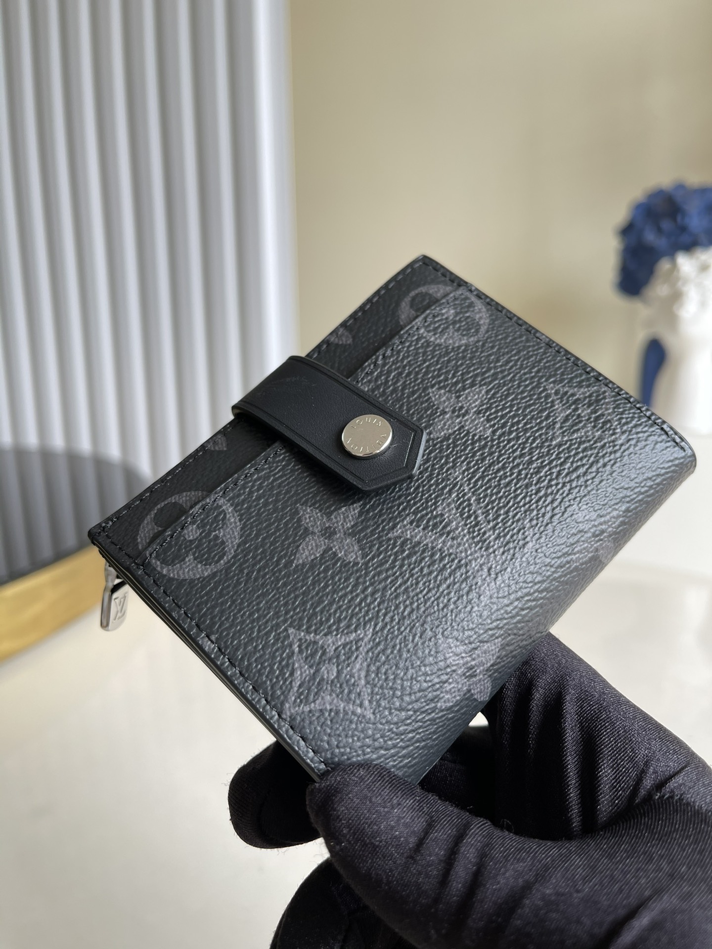 NO:396756,【Exclusive real photo M60451】Black Flower Victorinem This wallet is made of soft Monogram canvas! Lined with brightly colored inner lining! Extremely elegant temperament! light! The design and shape of the coin bag is more practical! Front with fixed hardware snaps, size 11*9*3 a202.,LV【Original leather】,louis vuitton19860909【独家实拍M60451】黑花Victorinem 此款钱夹采用柔软的Monogram 帆布制成！衬以颜色鲜艳的內衬！气质极为优雅！轻便！零钱袋的设计造型更为实用！ 正面带固定五金按扣 尺寸11*9*3 a202.,LV【原厂皮】,louis vuitton,Bag