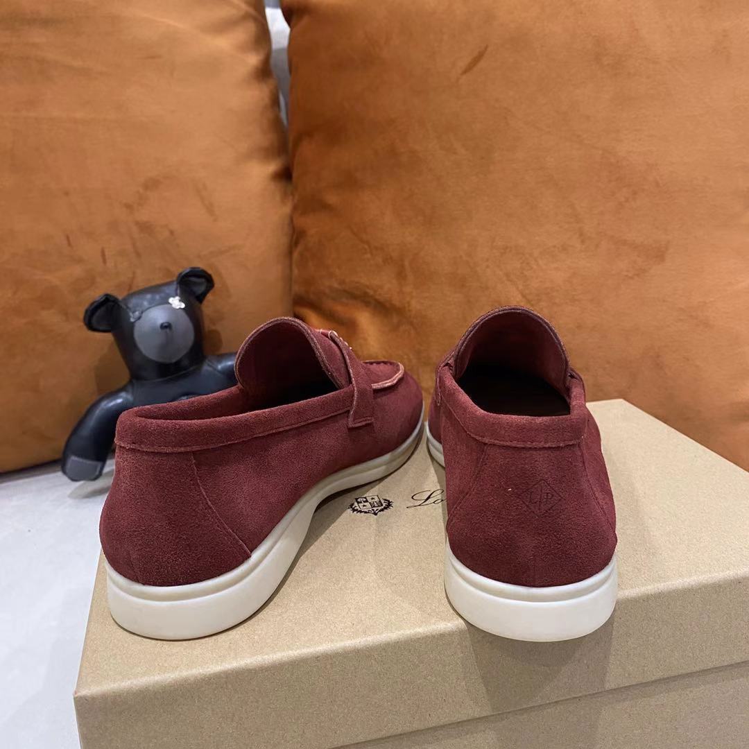 2021新款Loro Piana 
💯顶级正品级💯购买原版1:1复制💯
于1924年4月24日一手创立现有的Loro Piana公司。家族经营至今已是第六代，为讲求品味及对质量有要求的顾客提供上等的优质商品👉👉👉
进口原版高丝光牛京为面料 内里平纹小牛皮制成 手工缝制线 原版包装
码数：👩🏻35-42「41-42定制」
   👱🏻38-45  「38-44- 45定制」