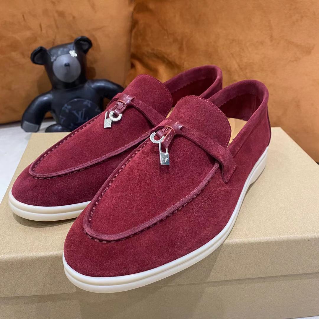 2021新款Loro Piana 
💯顶级正品级💯购买原版1:1复制💯
于1924年4月24日一手创立现有的Loro Piana公司。家族经营至今已是第六代，为讲求品味及对质量有要求的顾客提供上等的优质商品👉👉👉
进口原版高丝光牛京为面料 内里平纹小牛皮制成 手工缝制线 原版包装
码数：👩🏻35-42「41-42定制」
   👱🏻38-45  「38-44- 45定制」