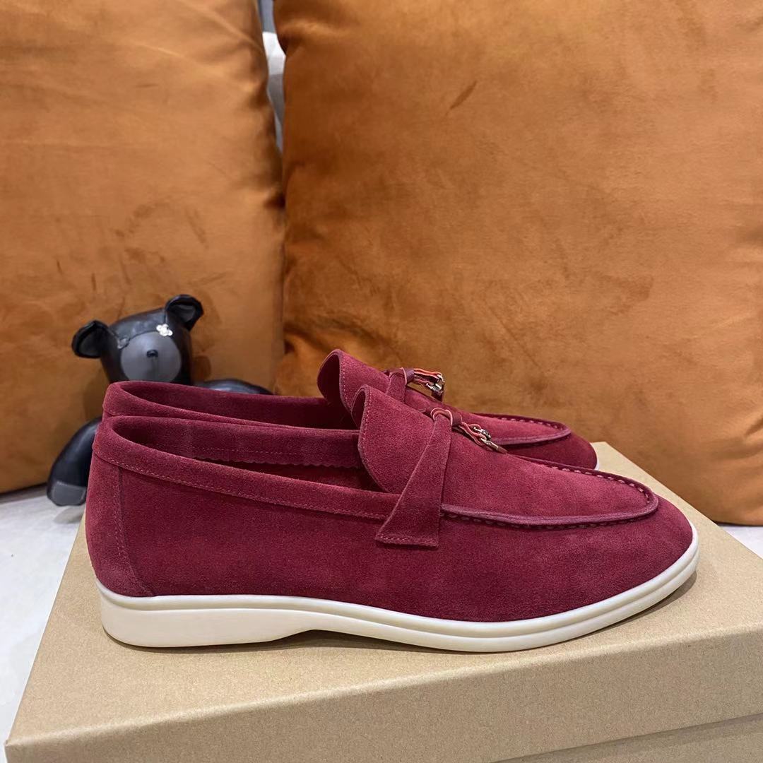 2021新款Loro Piana 
💯顶级正品级💯购买原版1:1复制💯
于1924年4月24日一手创立现有的Loro Piana公司。家族经营至今已是第六代，为讲求品味及对质量有要求的顾客提供上等的优质商品👉👉👉
进口原版高丝光牛京为面料 内里平纹小牛皮制成 手工缝制线 原版包装
码数：👩🏻35-42「41-42定制」
   👱🏻38-45  「38-44- 45定制」