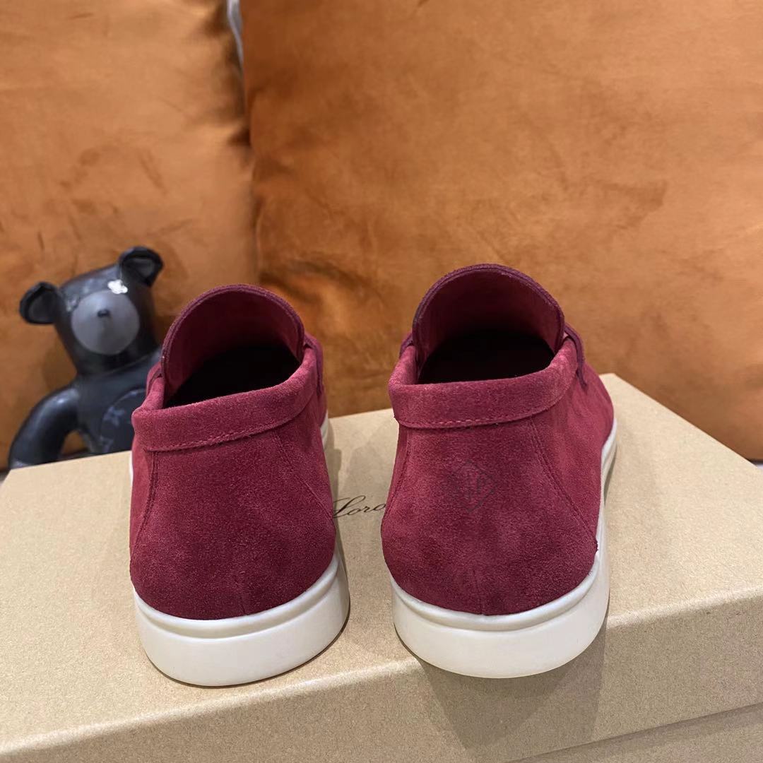 2021新款Loro Piana 
💯顶级正品级💯购买原版1:1复制💯
于1924年4月24日一手创立现有的Loro Piana公司。家族经营至今已是第六代，为讲求品味及对质量有要求的顾客提供上等的优质商品👉👉👉
进口原版高丝光牛京为面料 内里平纹小牛皮制成 手工缝制线 原版包装
码数：👩🏻35-42「41-42定制」
   👱🏻38-45  「38-44- 45定制」