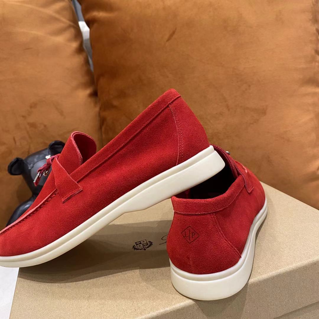 2021新款Loro Piana 
💯顶级正品级💯购买原版1:1复制💯
于1924年4月24日一手创立现有的Loro Piana公司。家族经营至今已是第六代，为讲求品味及对质量有要求的顾客提供上等的优质商品👉👉👉
进口原版高丝光牛京为面料 内里平纹小牛皮制成 手工缝制线 原版包装
码数：👩🏻35-42「41-42定制」
   👱🏻38-45  「38-44- 45定制」