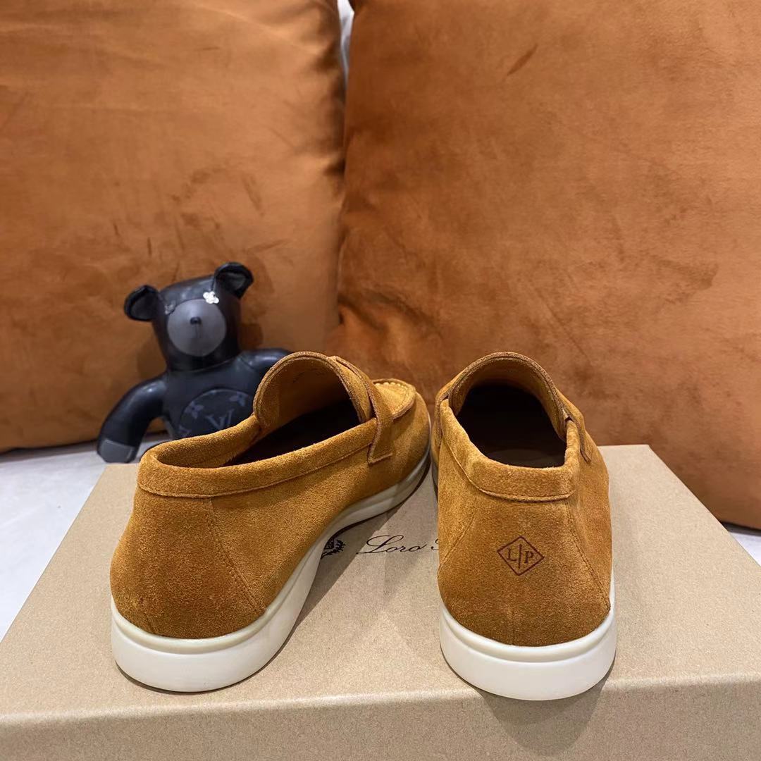 2021新款Loro Piana 
💯顶级正品级💯购买原版1:1复制💯
于1924年4月24日一手创立现有的Loro Piana公司。家族经营至今已是第六代，为讲求品味及对质量有要求的顾客提供上等的优质商品👉👉👉
进口原版高丝光牛京为面料 内里平纹小牛皮制成 手工缝制线 原版包装
码数：👩🏻35-42「41-42定制」
   👱🏻38-45  「38-44- 45定制」