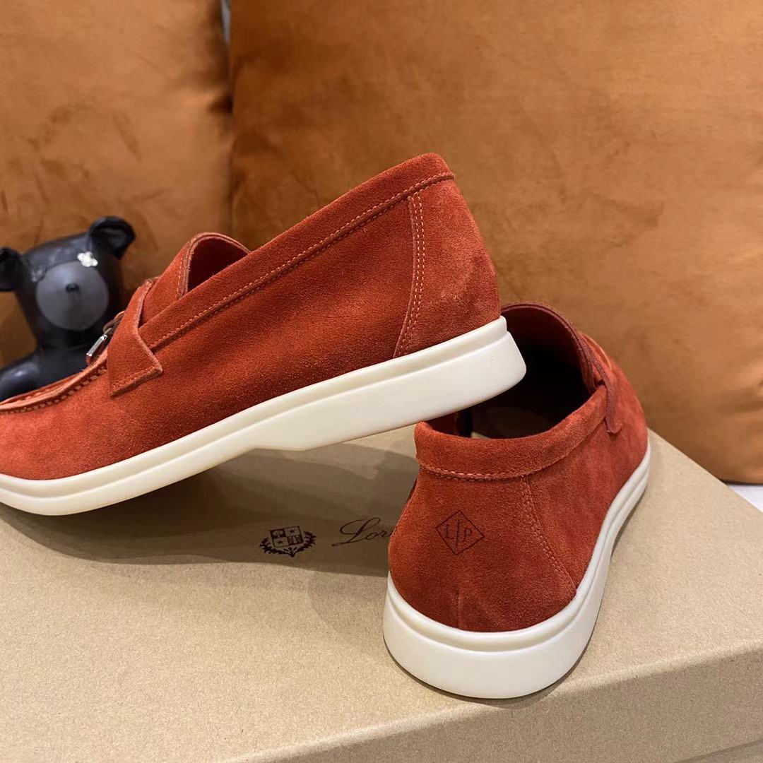 2021新款Loro Piana 
💯顶级正品级💯购买原版1:1复制💯
于1924年4月24日一手创立现有的Loro Piana公司。家族经营至今已是第六代，为讲求品味及对质量有要求的顾客提供上等的优质商品👉👉👉
进口原版高丝光牛京为面料 内里平纹小牛皮制成 手工缝制线 原版包装
码数：👩🏻35-42「41-42定制」
   👱🏻38-45  「38-44- 45定制」