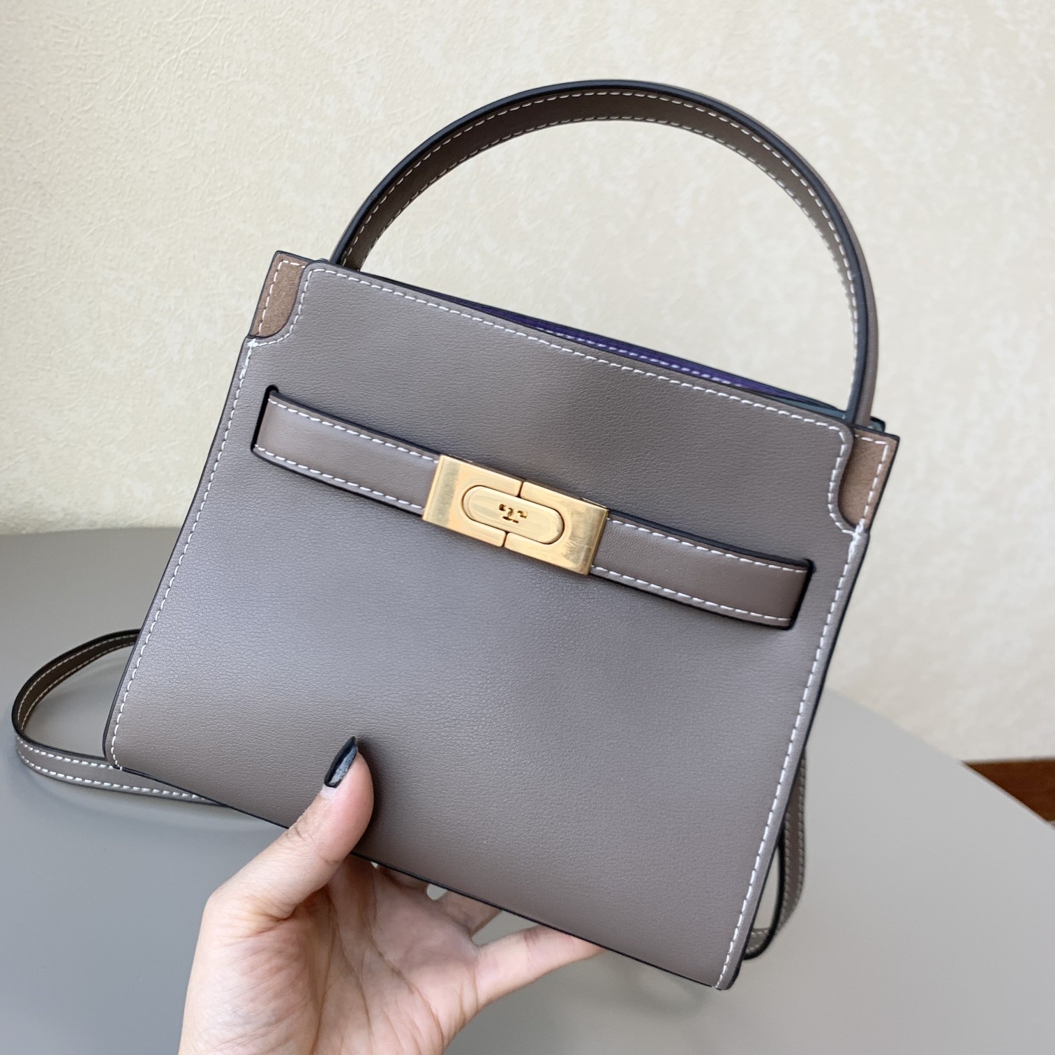 Tory Burch 迷你灰色TORY BURCH 新款托特包 头层纳帕牛皮＋ 磨砂五金 手提单肩斜挎均可