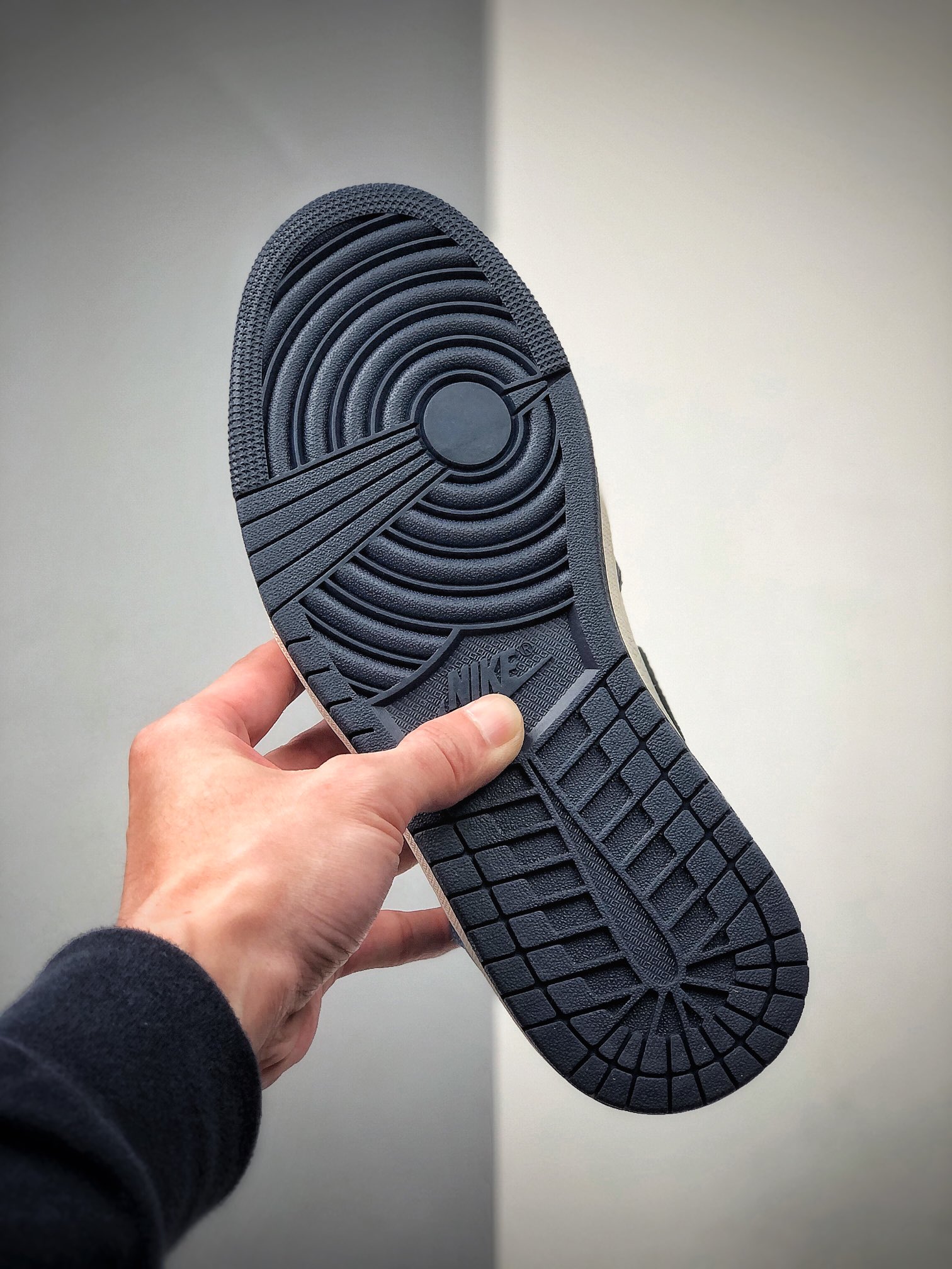 320  AJ1 高帮 黑曜石  黑曜石配色  555088-140