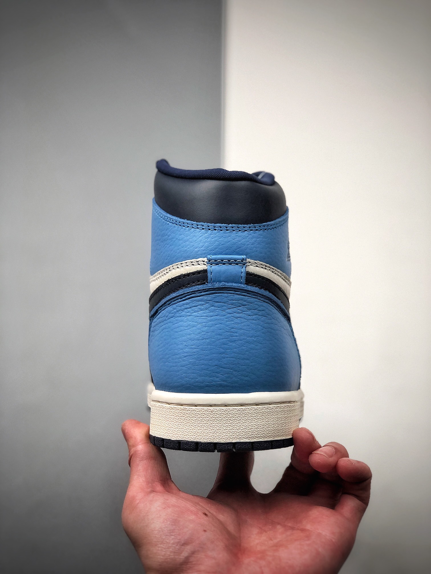 320  AJ1 高帮 黑曜石  黑曜石配色  555088-140