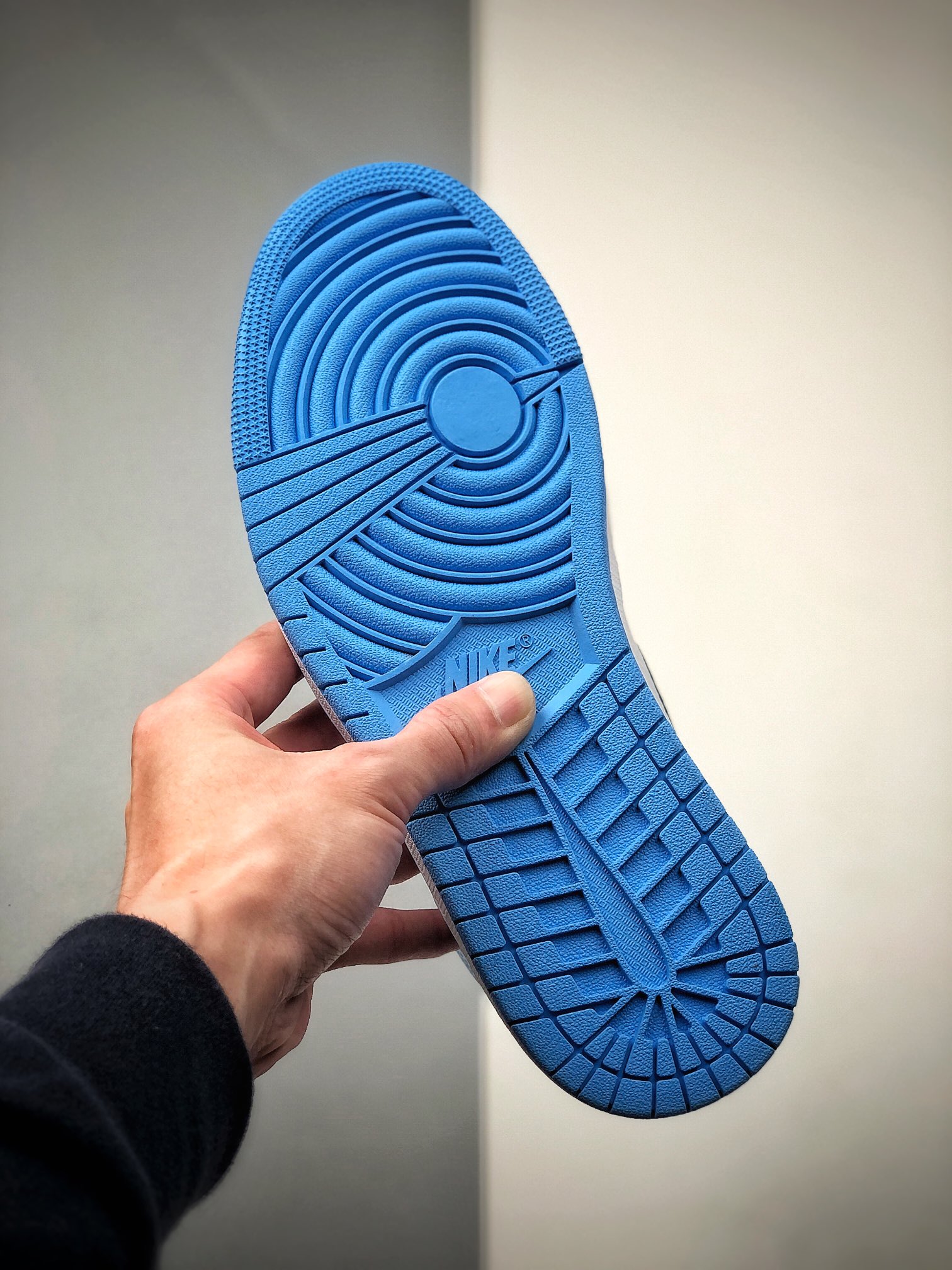 350  Air Jordan 1 Retro High OG “University Blue” 高帮 555088-134