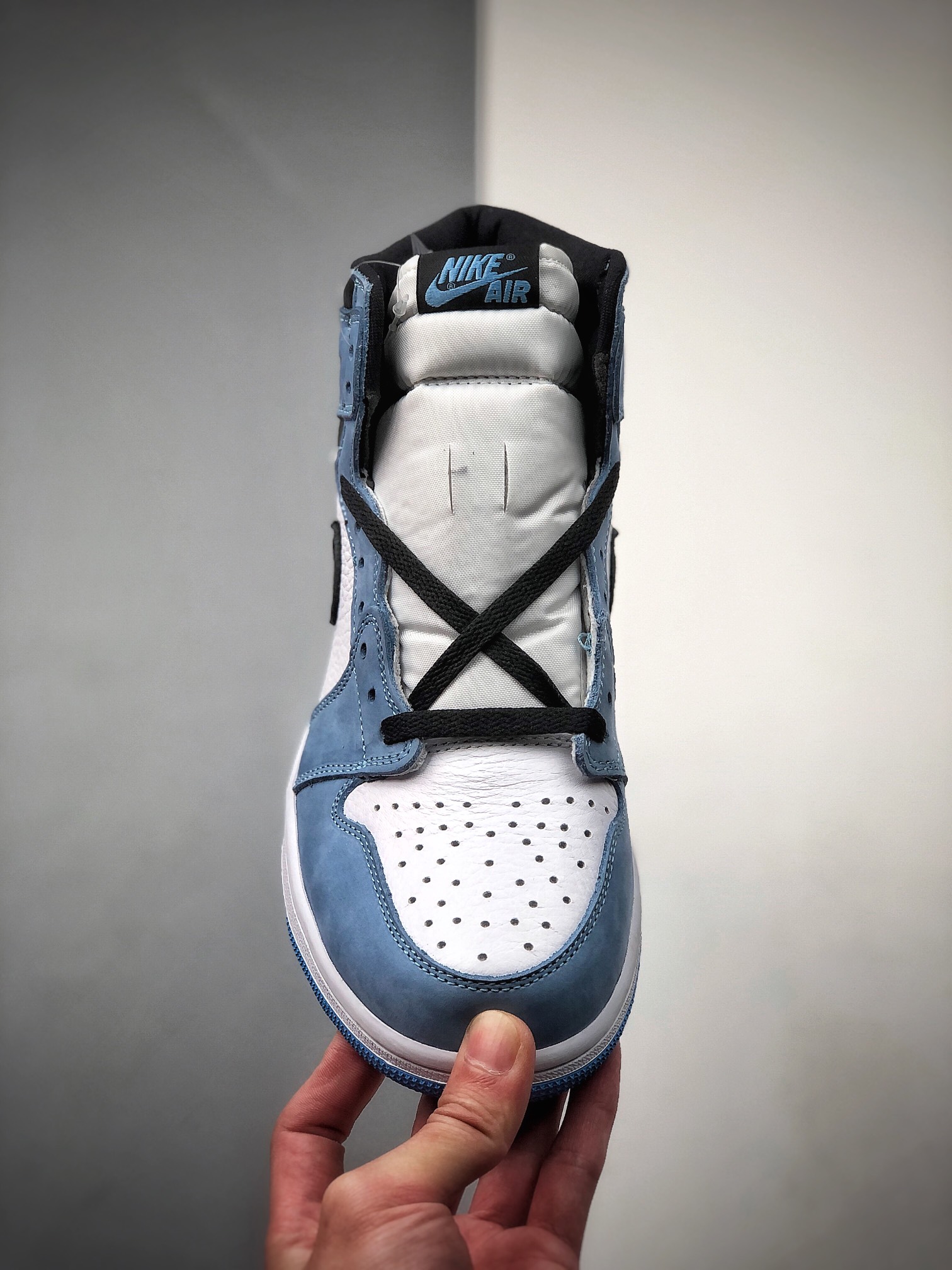 350  Air Jordan 1 Retro High OG “University Blue” 高帮 555088-134