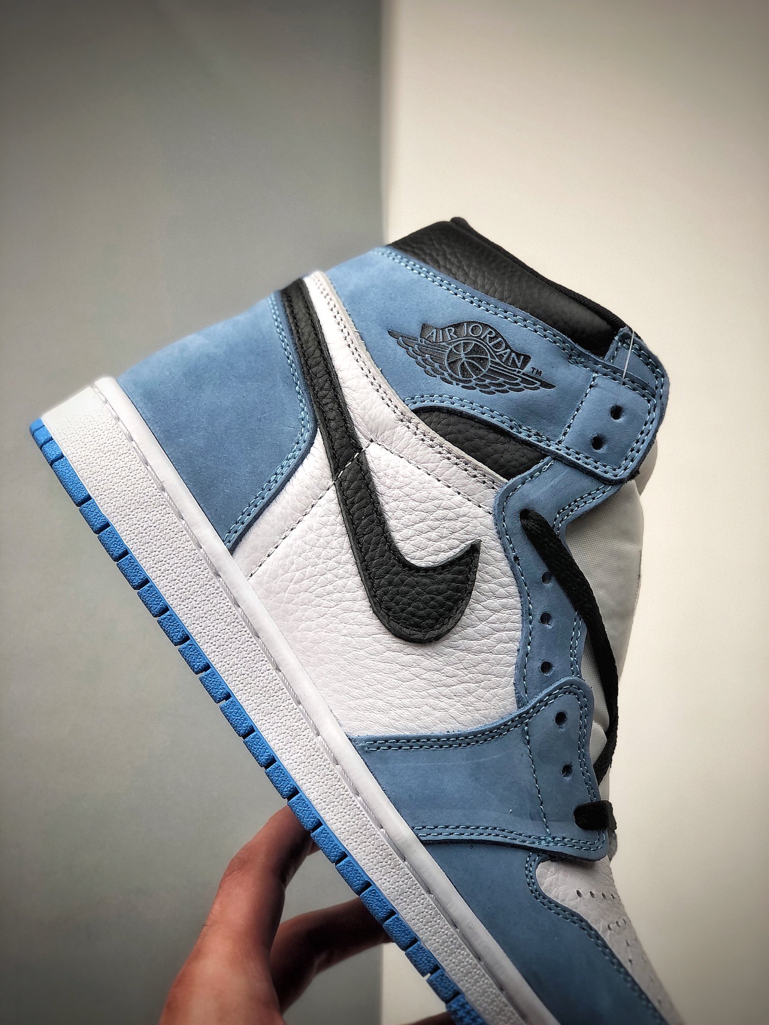 350  Air Jordan 1 Retro High OG “University Blue” 高帮 555088-134