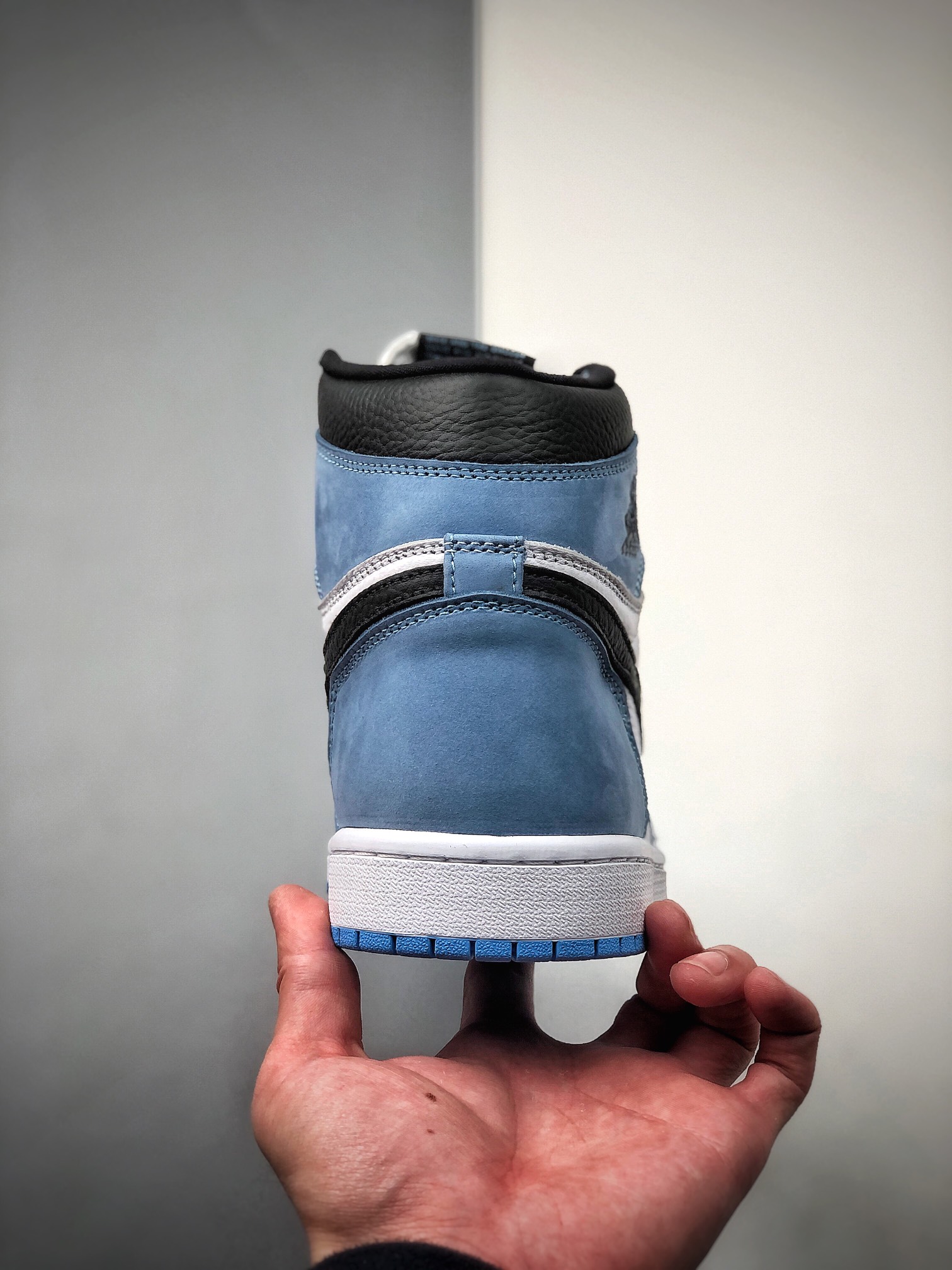 350  Air Jordan 1 Retro High OG “University Blue” 高帮 555088-134