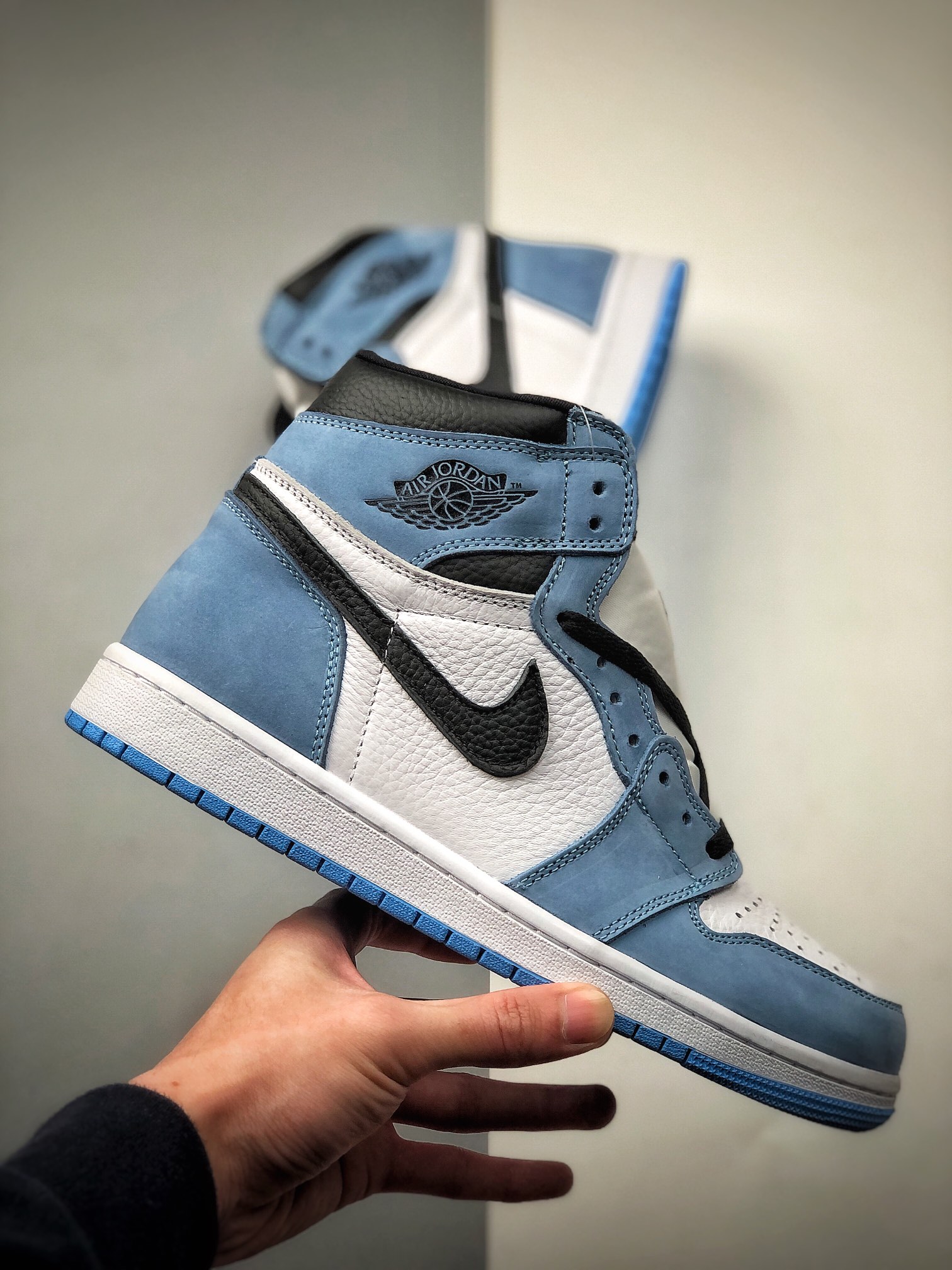 350  Air Jordan 1 Retro High OG “University Blue” 高帮 555088-134
