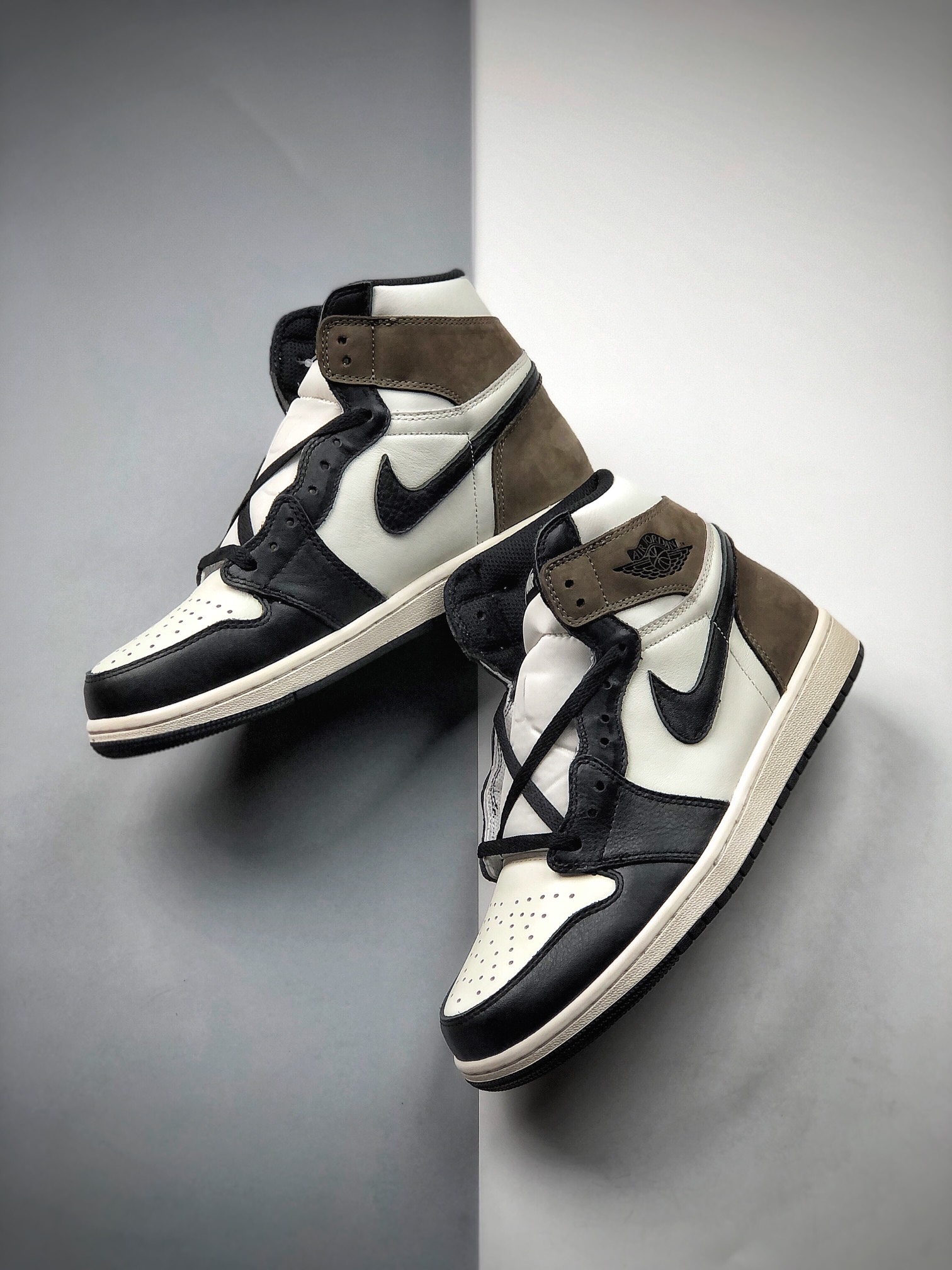 320  摩卡Air Jordan 1 High OG“Dark Mocha” 整双鞋555088-105