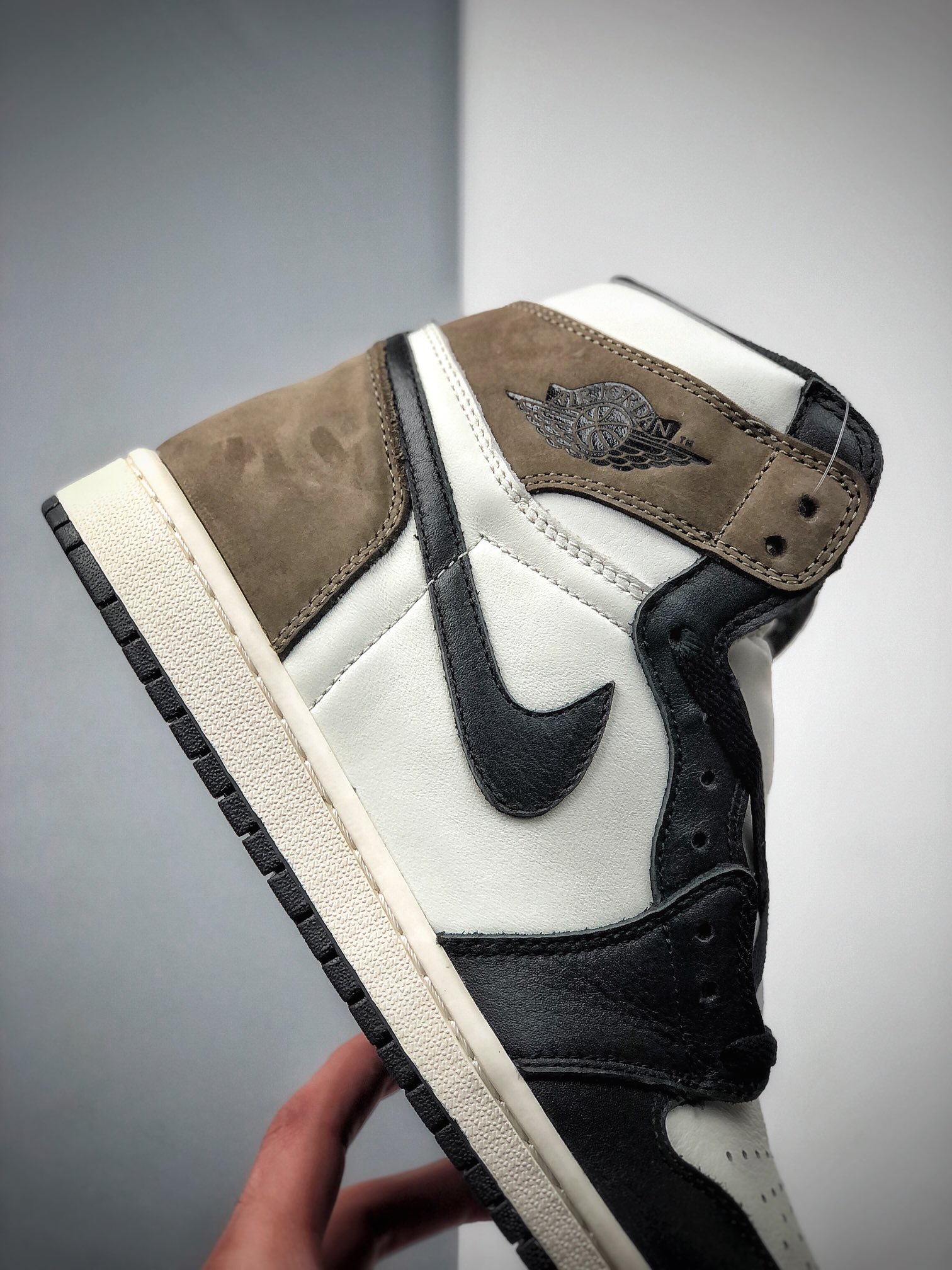 320  摩卡Air Jordan 1 High OG“Dark Mocha” 整双鞋555088-105