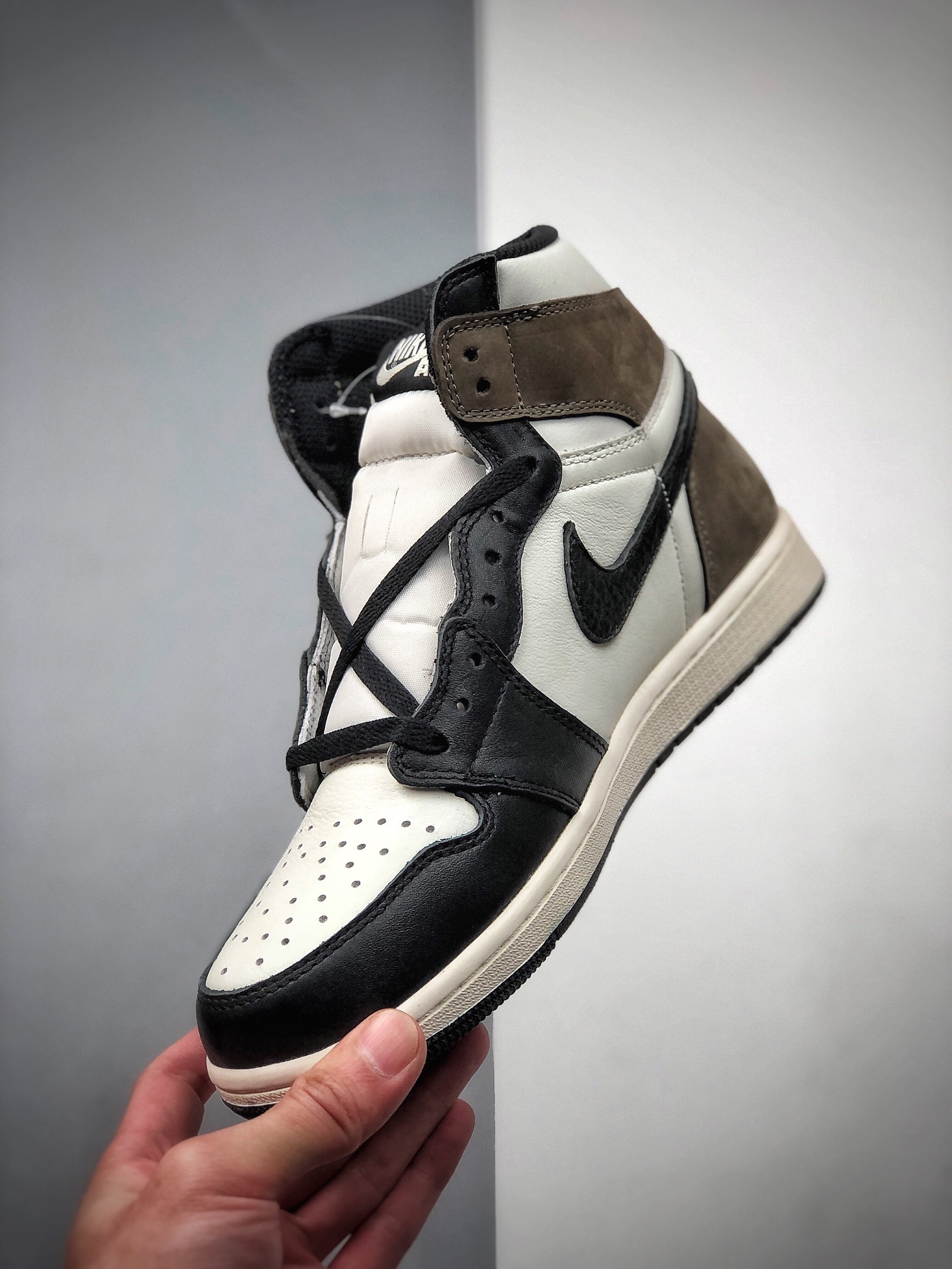 320  摩卡Air Jordan 1 High OG“Dark Mocha” 整双鞋555088-105