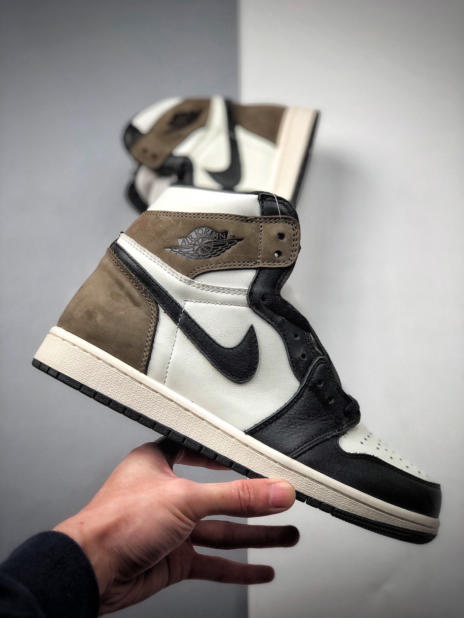 320  摩卡Air Jordan 1 High OG“Dark Mocha” 整双鞋555088-105