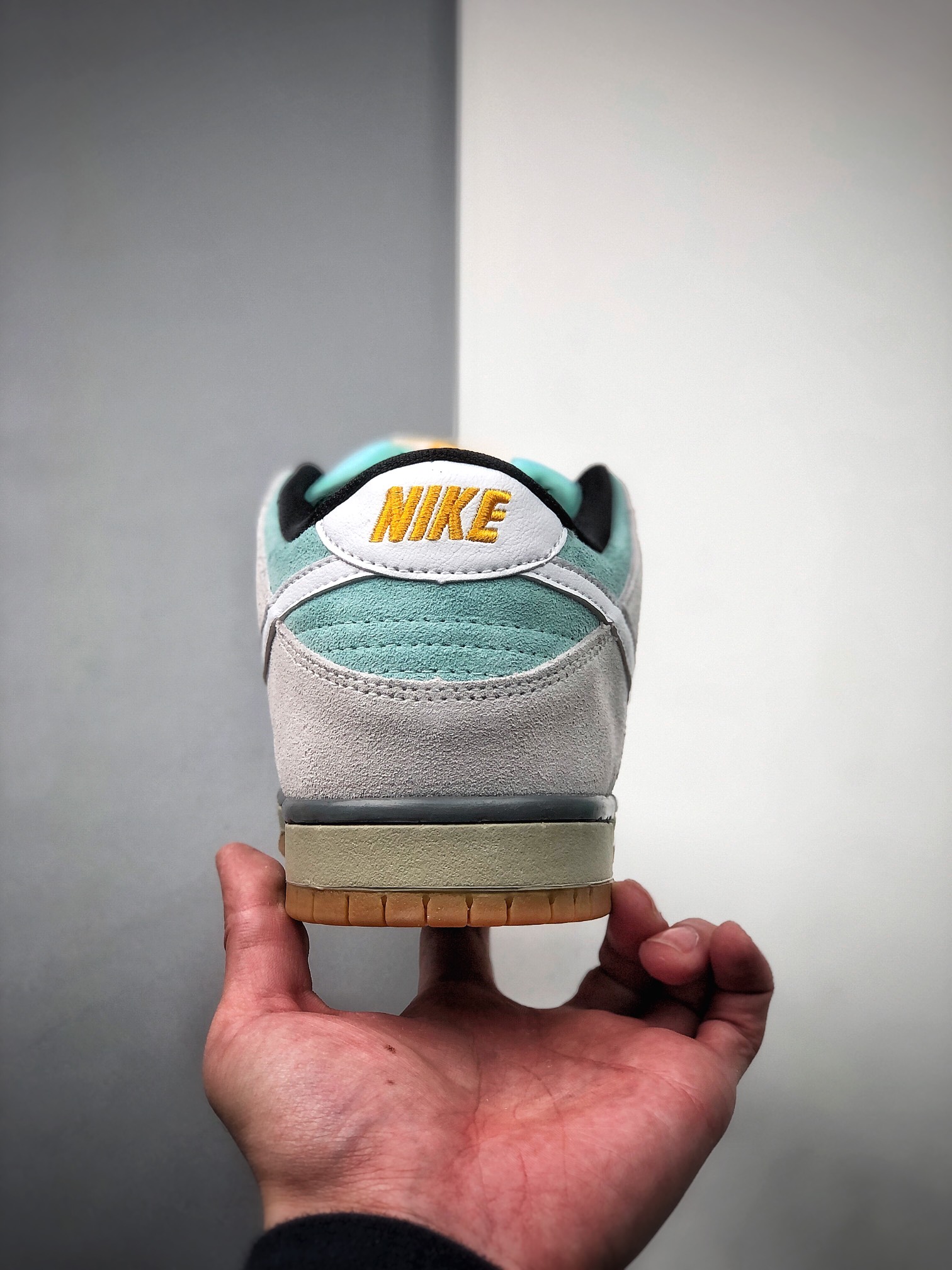 280  Plus Skate Shop x Nike SB Dunk Low “Gulf of Mexico” 304292-410