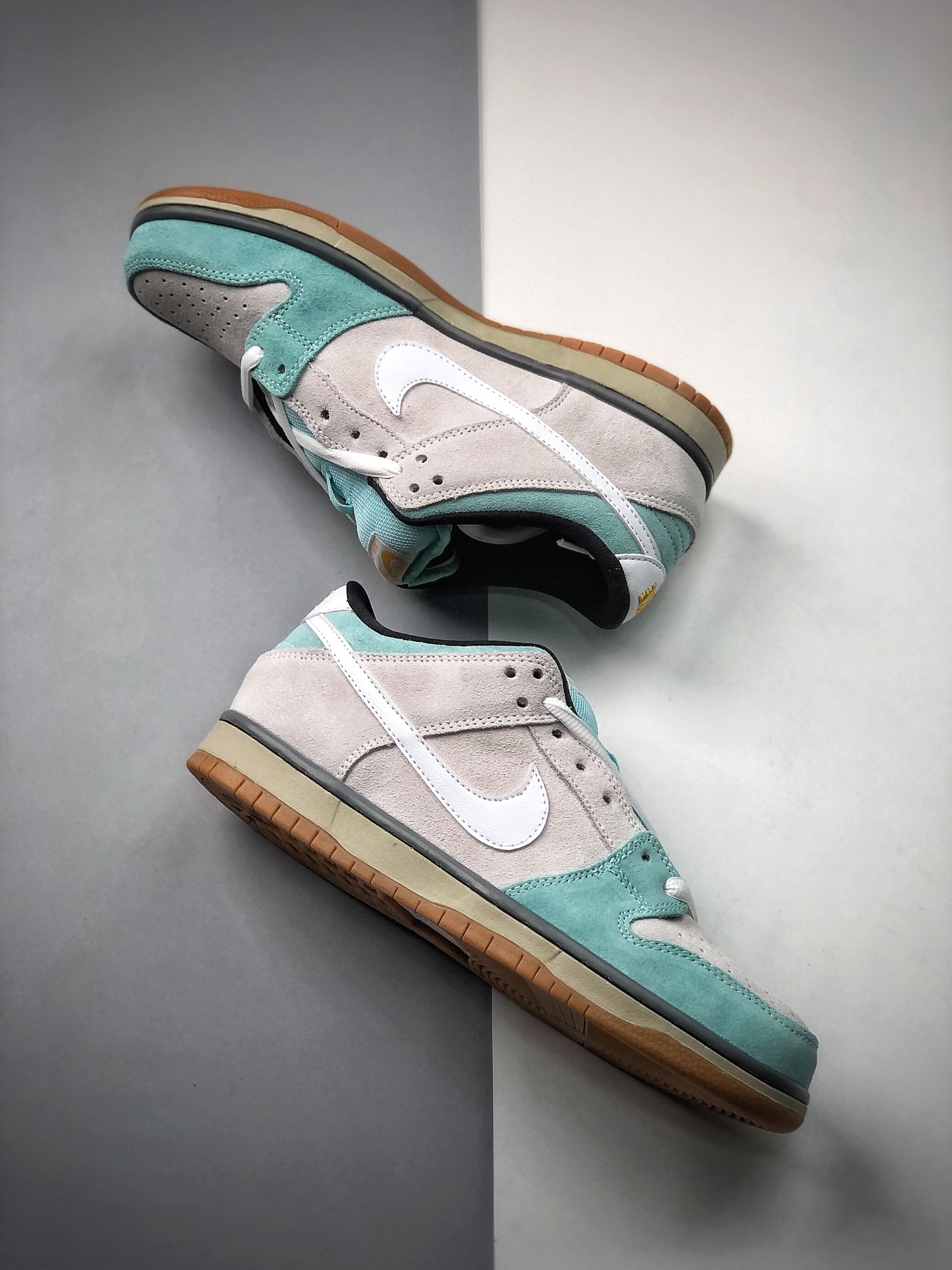280  Plus Skate Shop x Nike SB Dunk Low “Gulf of Mexico” 304292-410