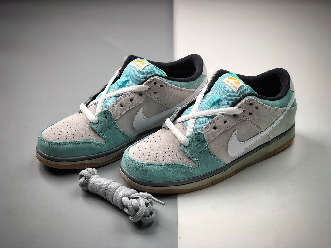 280  Plus Skate Shop x Nike SB Dunk Low “Gulf of Mexico” 304292-410
