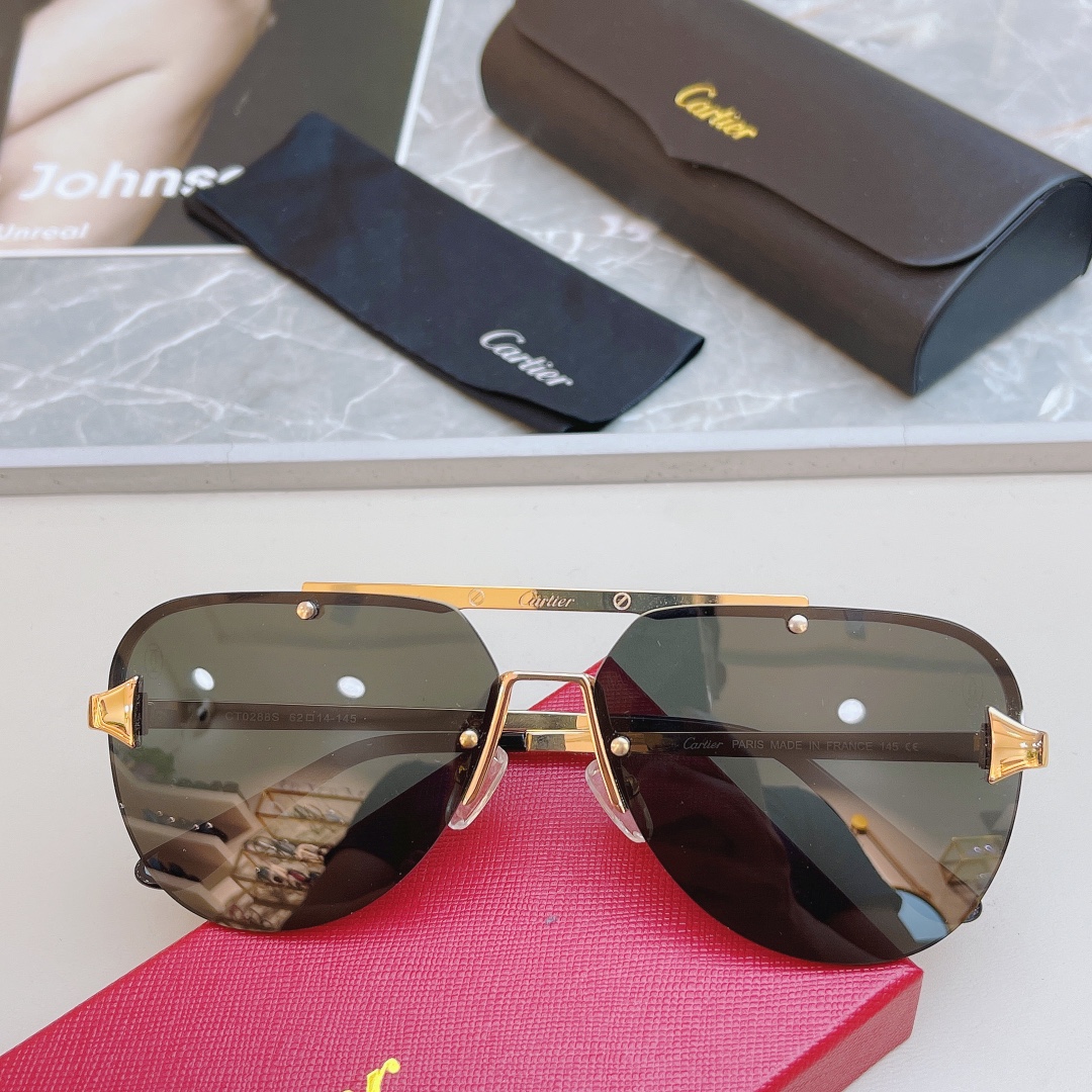 [Cartier Eyewear]The decoration on the frame is derived from the exposed screw