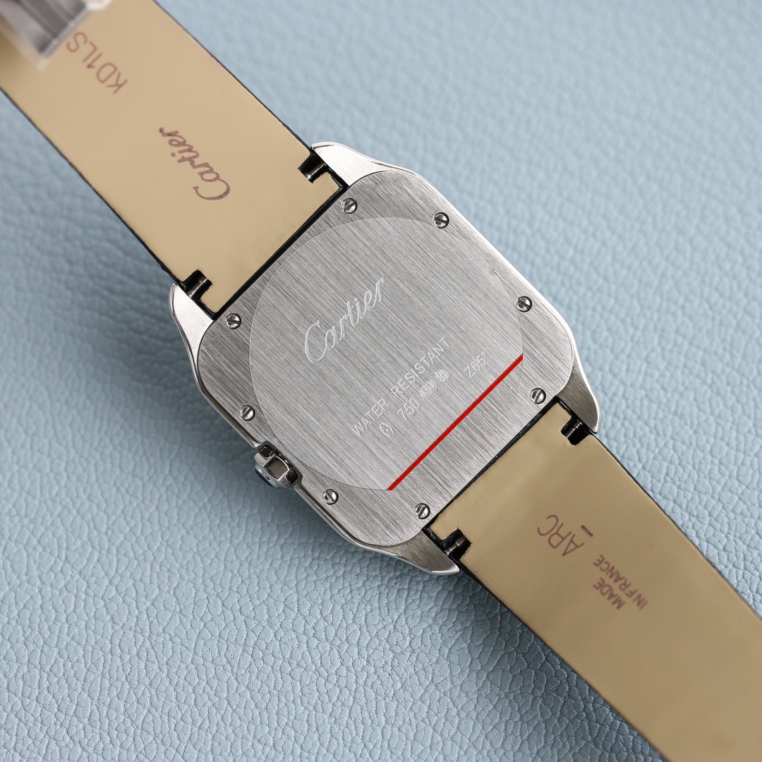 Cartier TW厂卡家山度士系列情侣腕表 细节如下：1 表壳：316L精钢 2 表盘：市场唯一对版的字面表盘 3