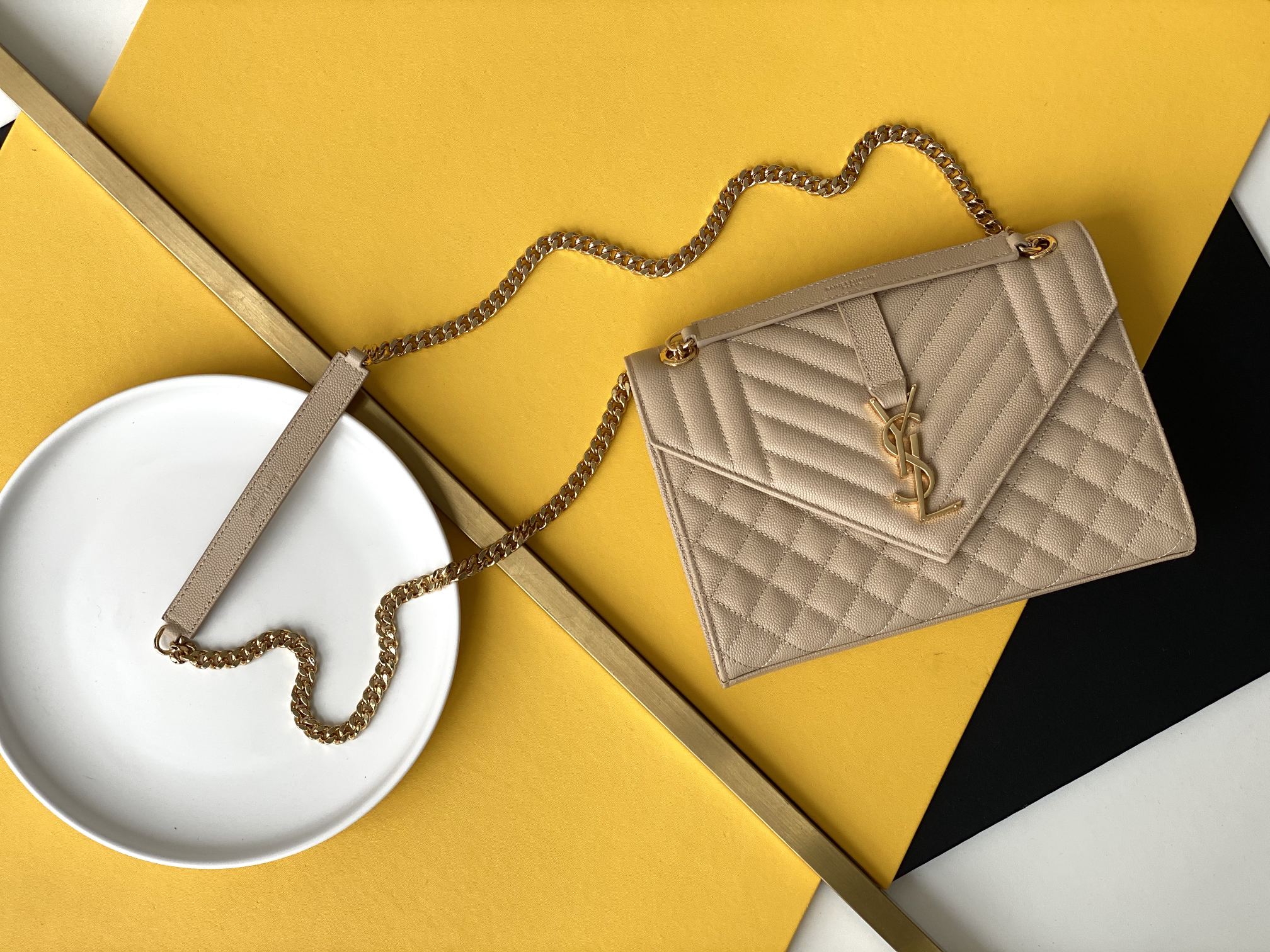 ENVELOPE Medium Envelope Bag Caviar Calfskin V-Stitch Quilted Chain Bag