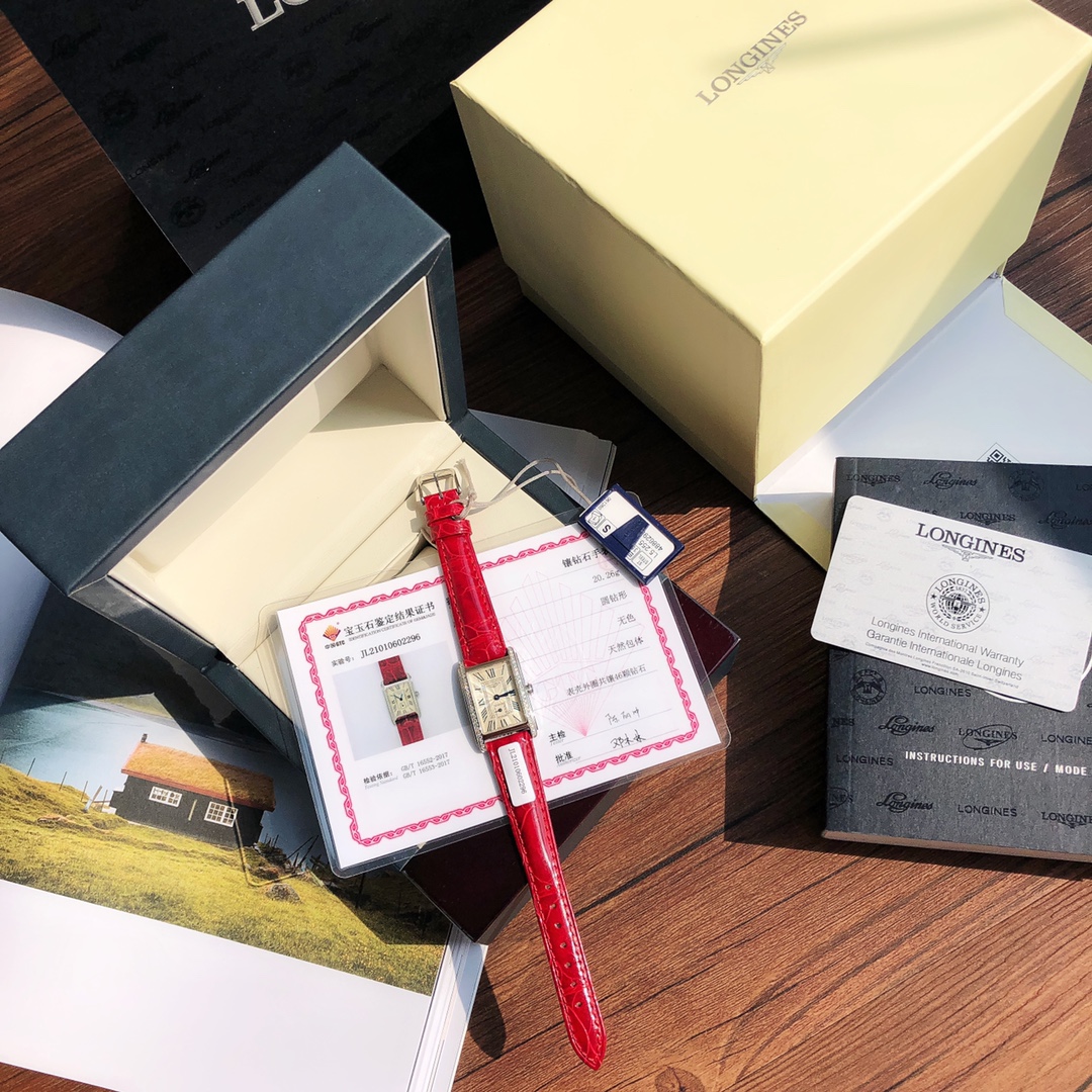 NO:390133,Longines Dechower, real diamond original movement. Exclusive and fierce goods are coming! Channel goods! Support any inspection, the same model as Lin Chiling! Longines watches Dechovina crocodile leather series! 20.80 X 32.00mm Quartz Women's Watch! The dial is set with 46 real diamonds. Authentic movement L quartz movement! It has low battery reminder function! When the quartz movement is out of power, the hand will jump in four seconds! You need to change the battery at this time! Longines ranked queen-level women's watches are named 'Dolce Vita' in Italian, meaning sweet life, meaning modern romance, creating modern elegance and charming posture through geometric lines and soft curves. The carvings of the silver dial and blue steel pointers all highlight the wearer's pure elegance and nobility. It does not use it, does not affect secondary sales, supports return and exchange, and a lifetime warranty., Dolce & Gabbana, longines, crocodile skin19860909浪琴黛綽维纳,真钻原装机芯.独家狠货来袭！渠道货！支持任意验货,林志玲同款！浪琴表黛绰维纳鳄鱼皮系列！20.80 X 32.00mm 石英女士腕表！表盘镶嵌46颗真钻石.正品机芯L石英机芯！拥有低电量提醒功能！石英机芯没电了秒针会四秒一跳！这个时候就需要换电池啦！浪琴排名皇后级别的当属黛绰维纳系列女表 以意大利语中的'Dolce Vita'为名 寓意甜美生活 寓意意式生活邂逅现代浪漫 通过几何线条与柔美曲线塑造出现代优雅与妩媚姿态 银色表盘的雕花、以及蓝钢指针等精致细节都烘托出佩戴者纯正的优雅与贵气 ,不使用,不影响二次销售,支持退换,终身保修.,,Dolce&Gabbana,longines,crocodile skin,Watch